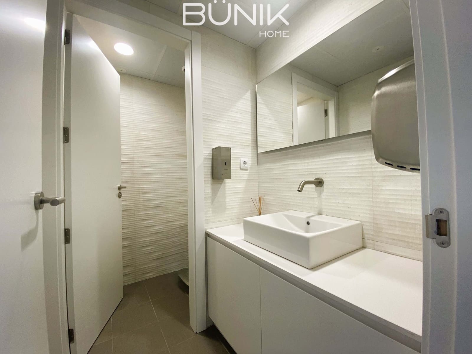 Kantoor te huur in Barcelona stad met garage - € 7.290 (Ref: 9884854)
