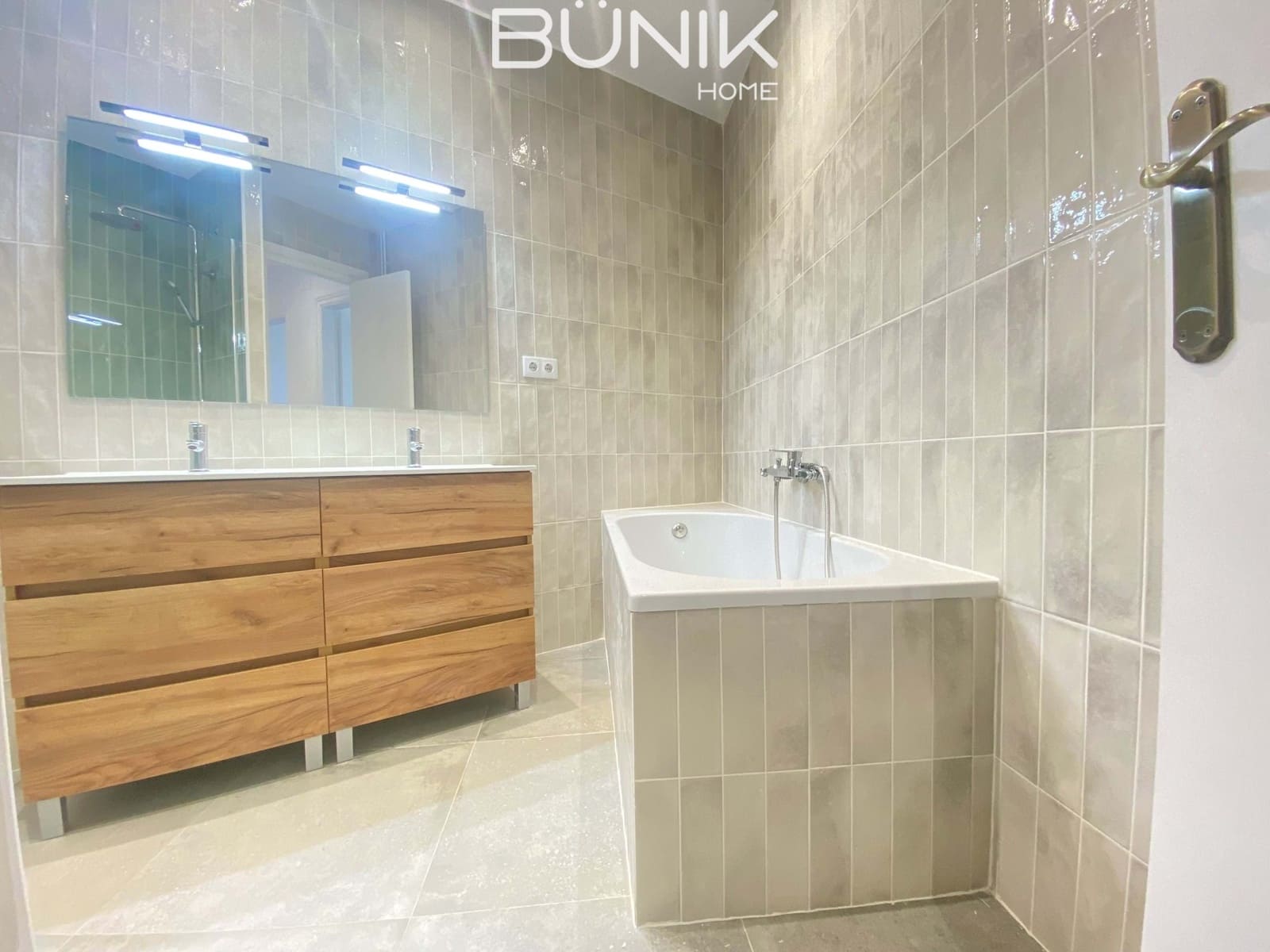 5 slaapkamer Kantoor te huur in Barcelona stad - € 4.000 (Ref: 9884860)
