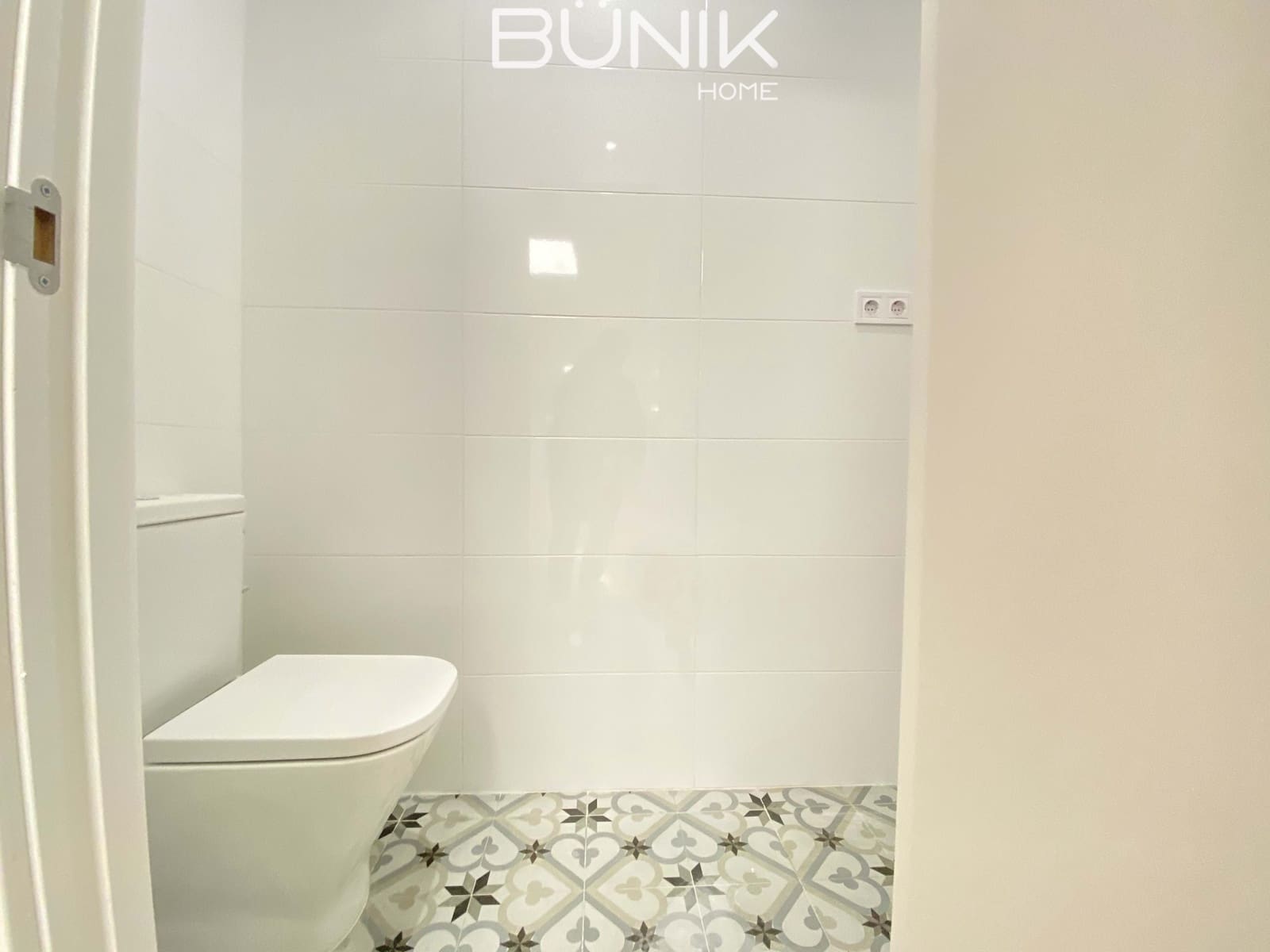 Kontor til leje i Barcelona by med garage - € 850 (Ref: 9884861)