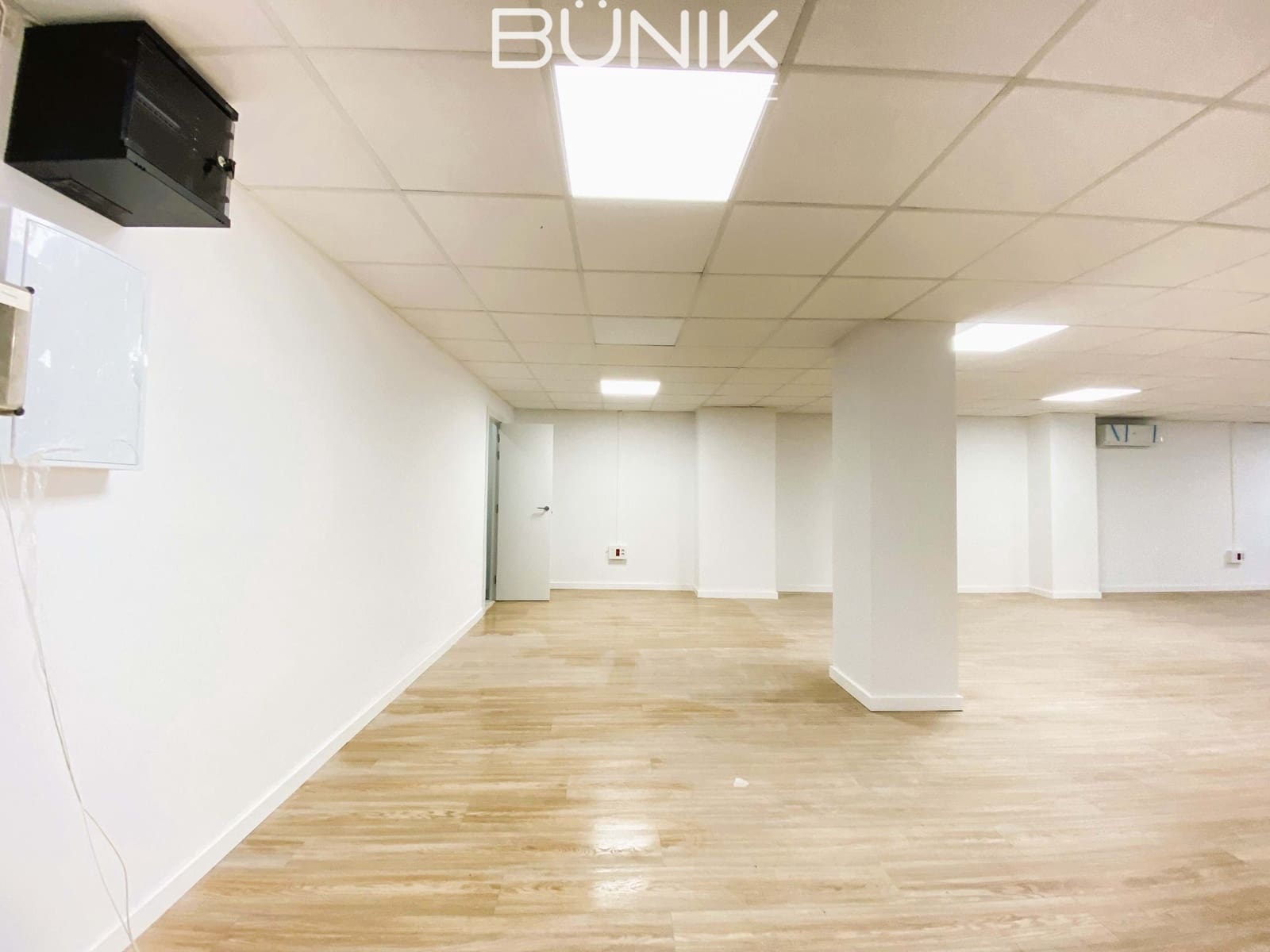 Kontor til leje i Barcelona by med garage - € 850 (Ref: 9884861)