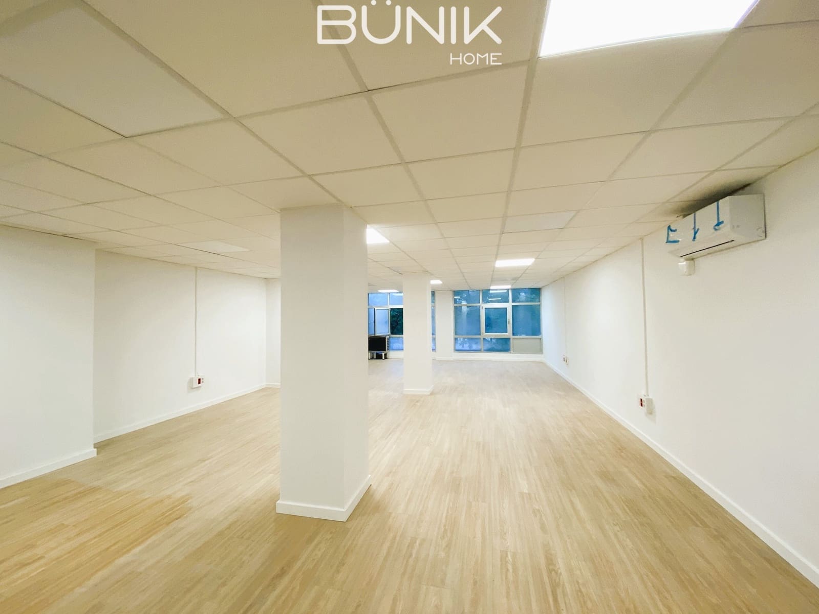 Kontor til leje i Barcelona by med garage - € 850 (Ref: 9884861)