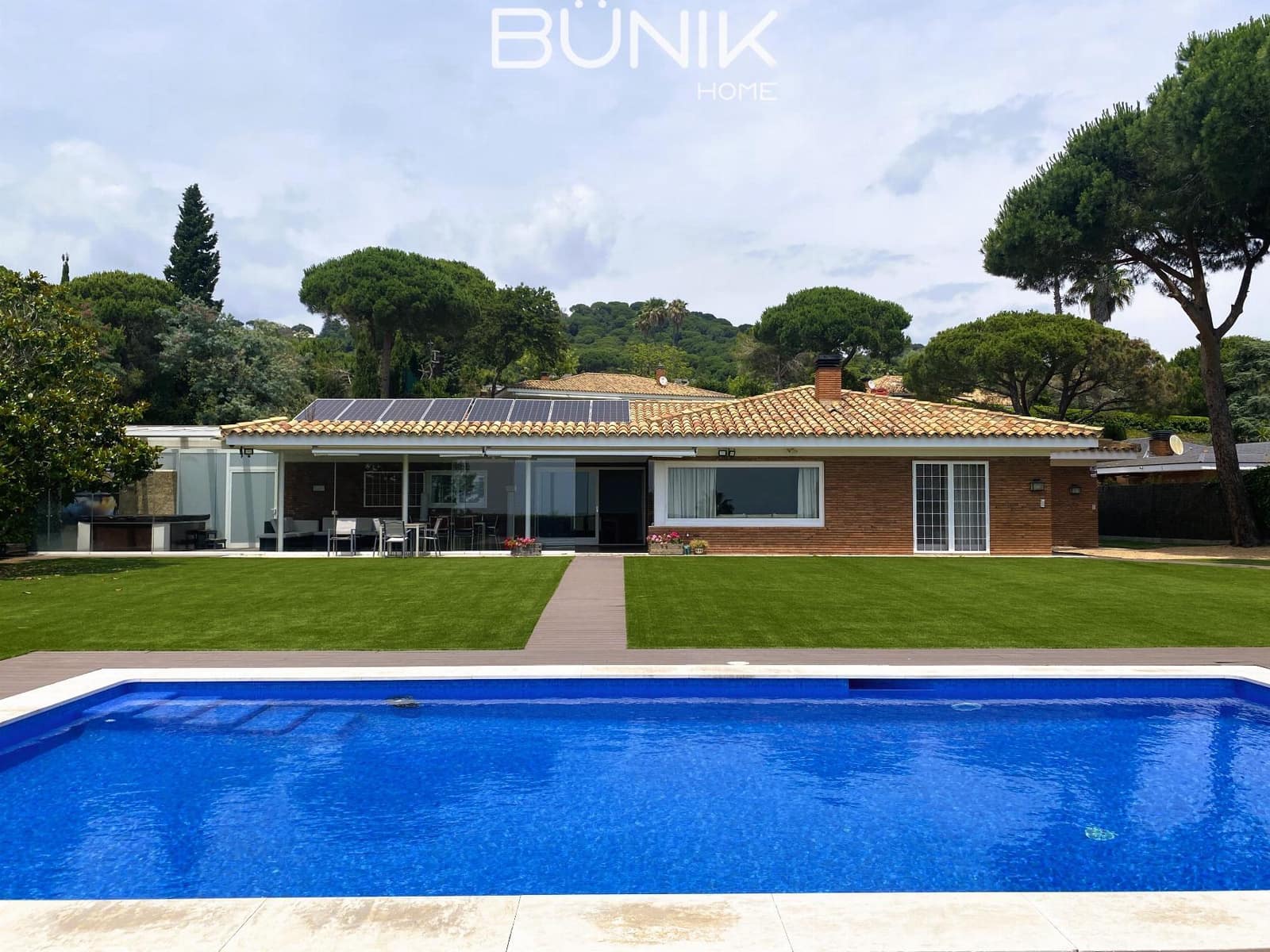 6 sovrum Villa till salu i Sant Vicenc de Montalt med pool garage - 1 750 000 € (Ref: 9884862)