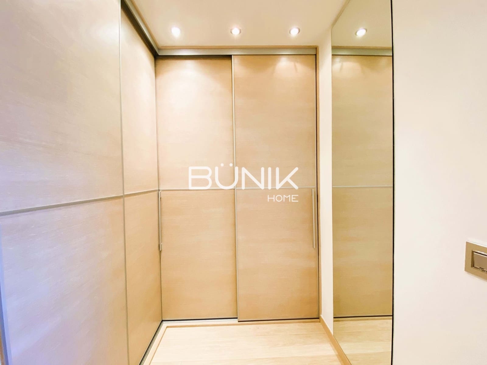 Piso de 4 habitaciones en Barcelona ciudad en alquiler con garaje - 2.950 € (Ref: 9942561)