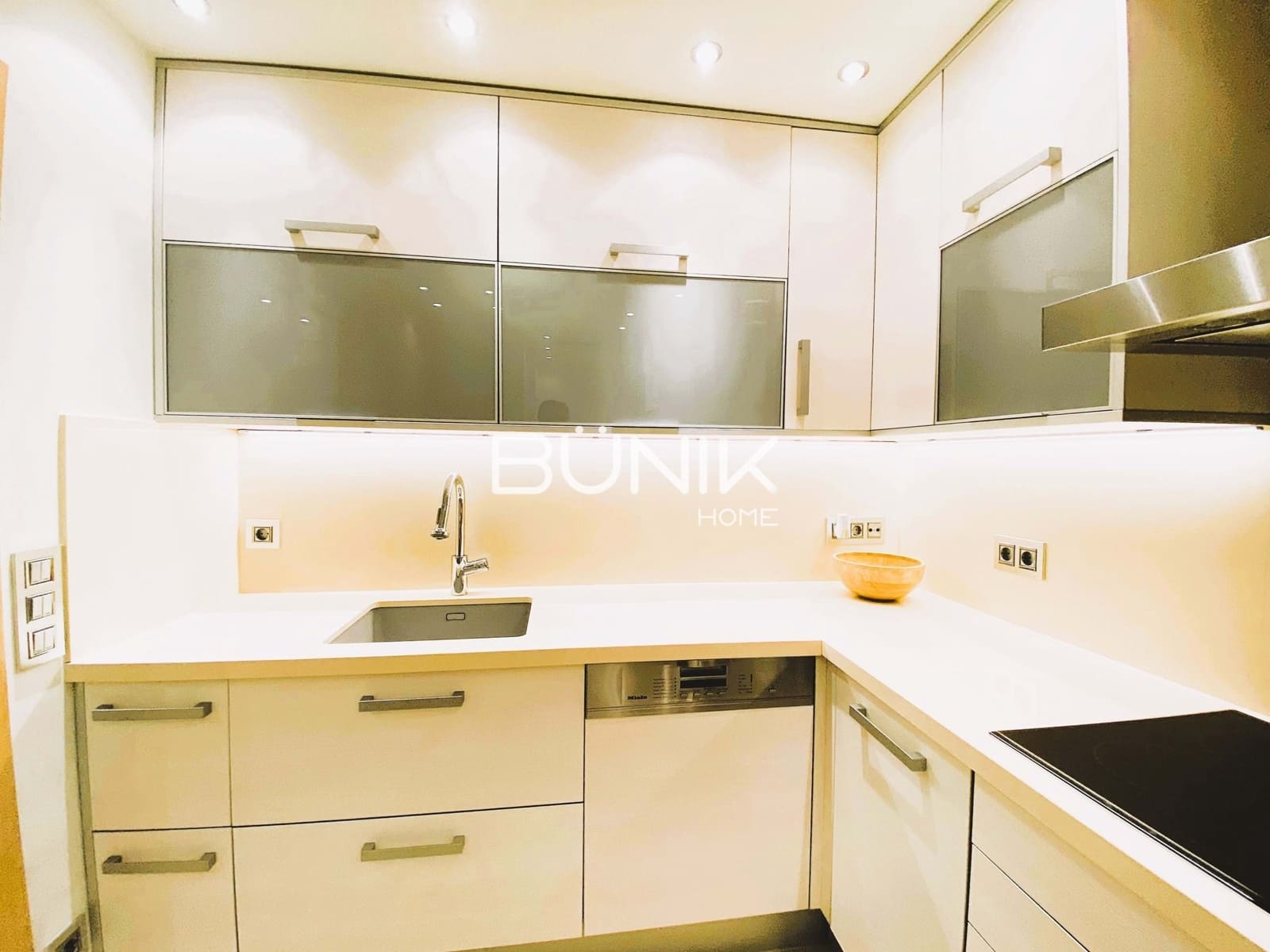 Piso de 4 habitaciones en Barcelona ciudad en alquiler con garaje - 2.950 € (Ref: 9942561)
