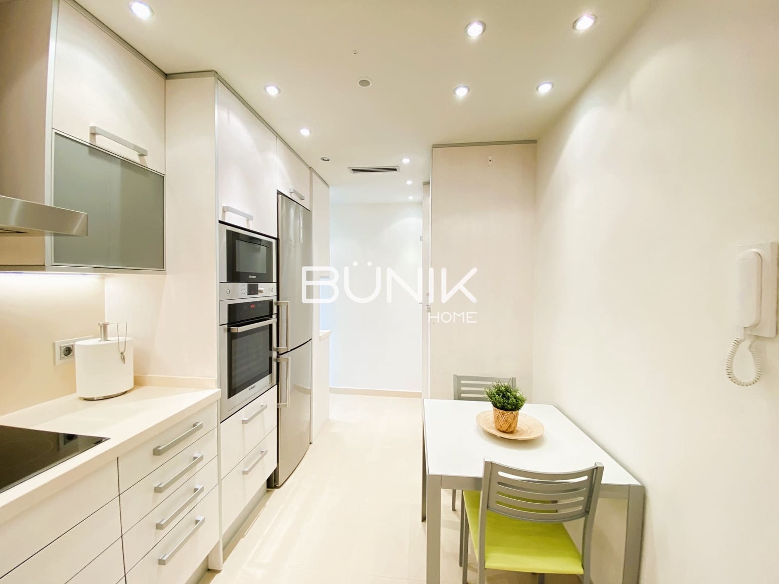 Piso de 4 habitaciones en Barcelona ciudad en alquiler con garaje - 2.950 € (Ref: 9942561)