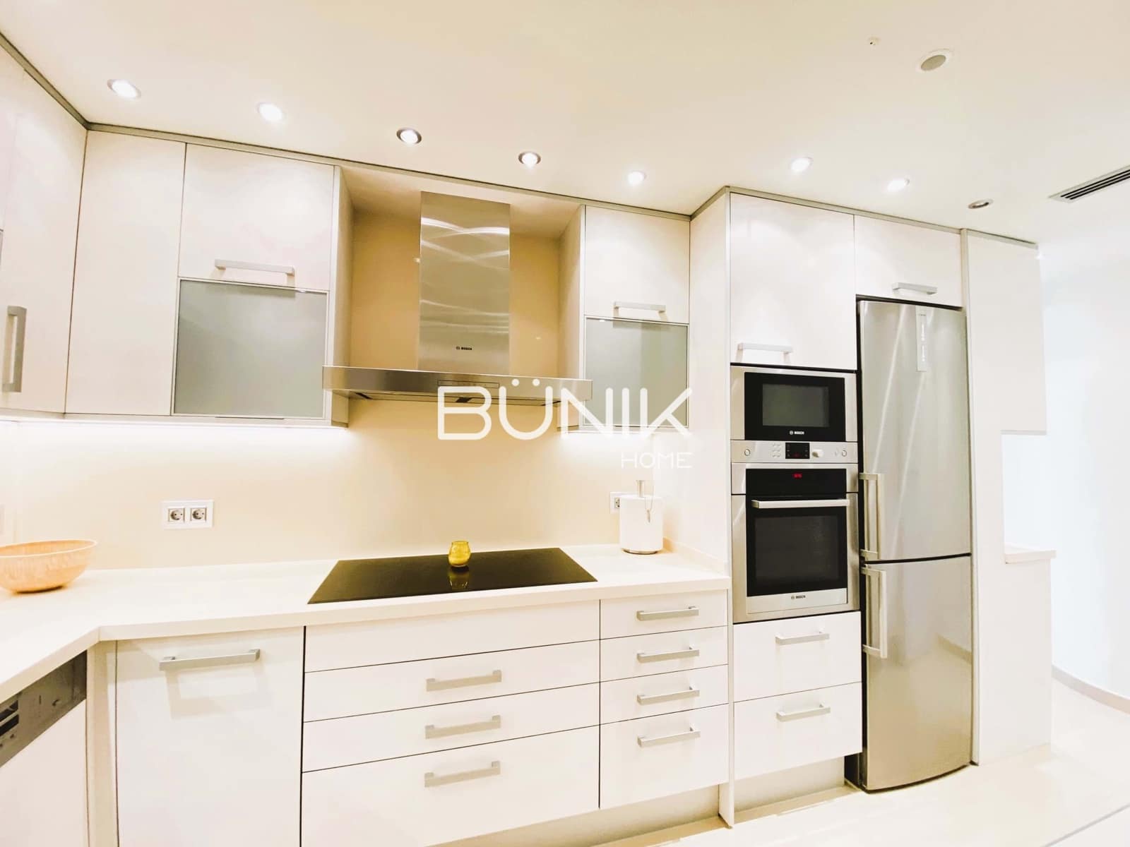Piso de 4 habitaciones en Barcelona ciudad en alquiler con garaje - 2.950 € (Ref: 9942561)