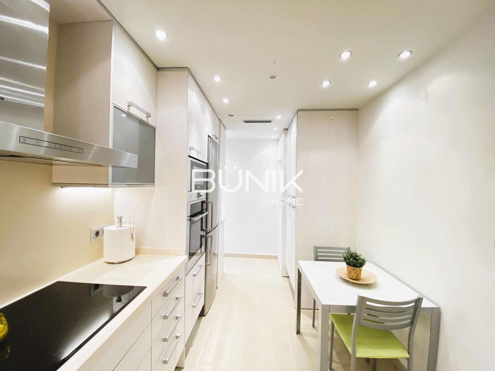 Piso de 4 habitaciones en Barcelona ciudad en alquiler con garaje - 2.950 € (Ref: 9942561)
