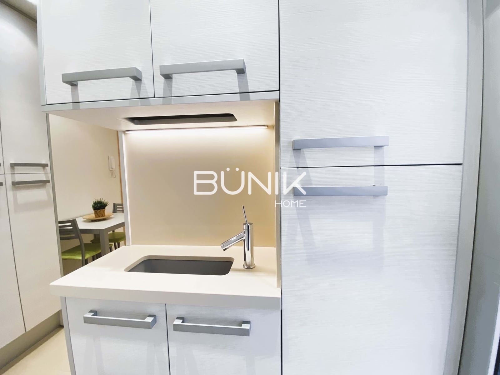 Piso de 4 habitaciones en Barcelona ciudad en alquiler con garaje - 2.950 € (Ref: 9942561)