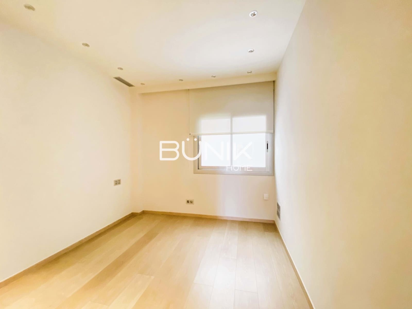 Piso de 4 habitaciones en Barcelona ciudad en alquiler con garaje - 2.950 € (Ref: 9942561)