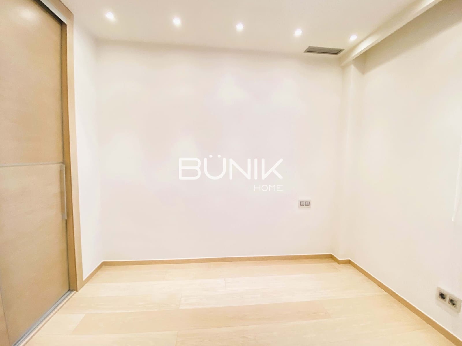 Piso de 4 habitaciones en Barcelona ciudad en alquiler con garaje - 2.950 € (Ref: 9942561)