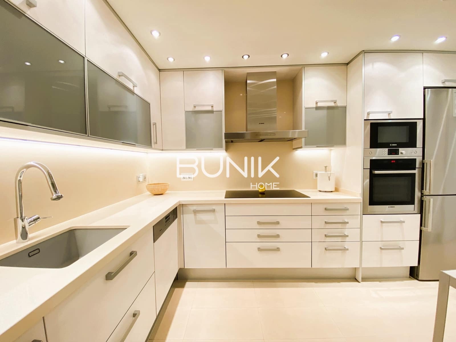 Piso de 4 habitaciones en Barcelona ciudad en alquiler con garaje - 2.950 € (Ref: 9942561)