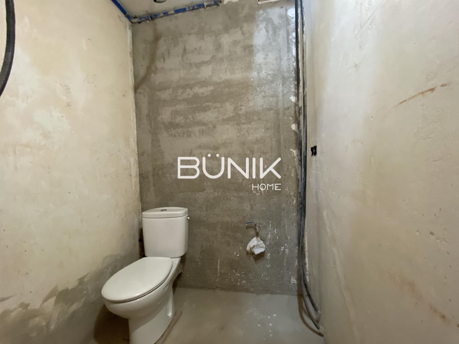 2 bedroom Commercial for rent in Barcelona city - € 1,400 (Ref: 9944937)