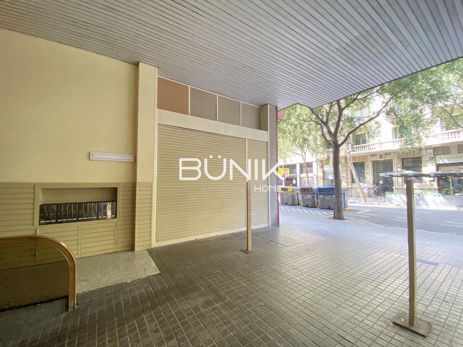 2 bedroom Commercial for rent in Barcelona city - € 1,400 (Ref: 9944937)