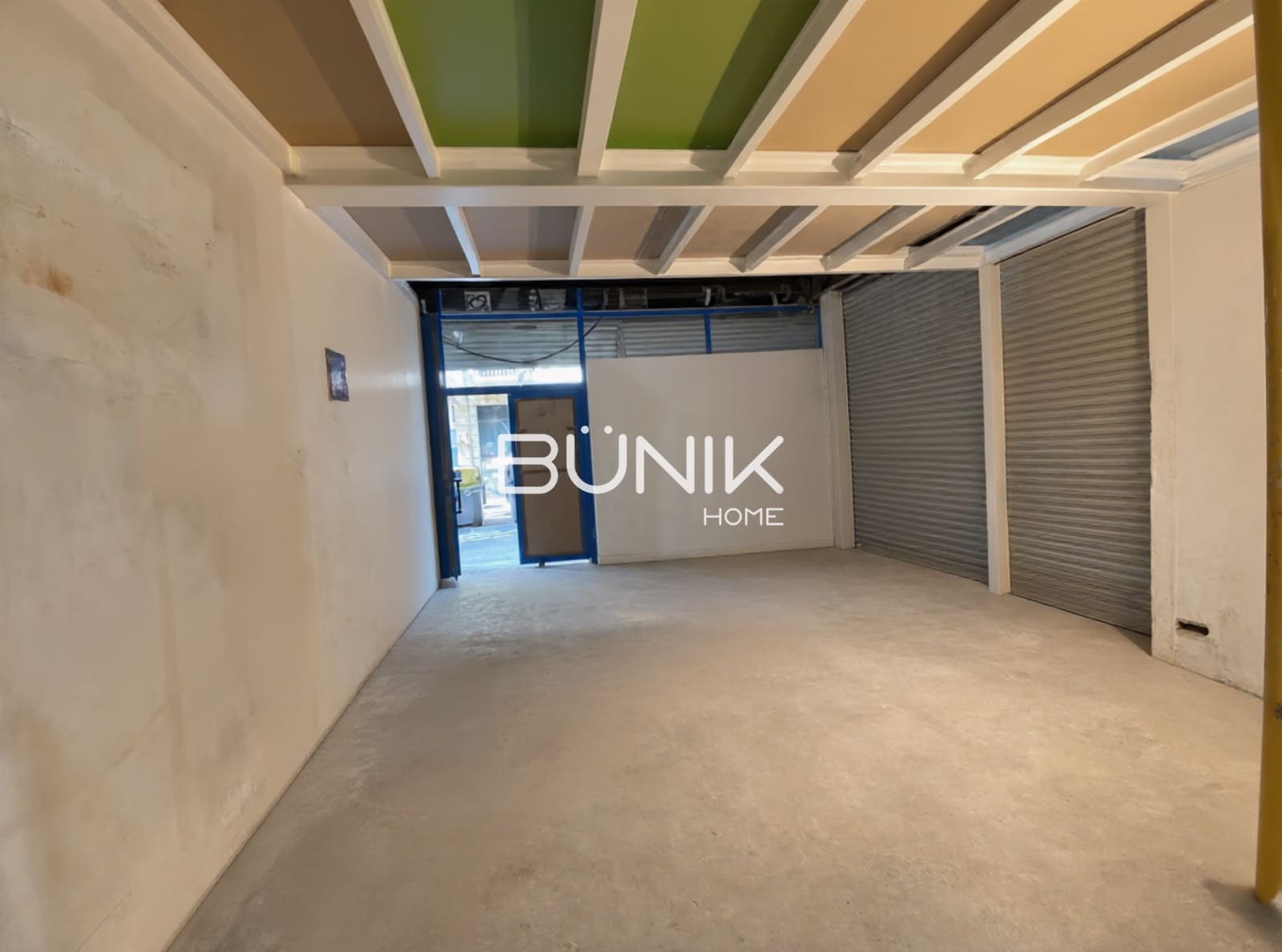 2 bedroom Commercial for rent in Barcelona city - € 1,400 (Ref: 9944937)