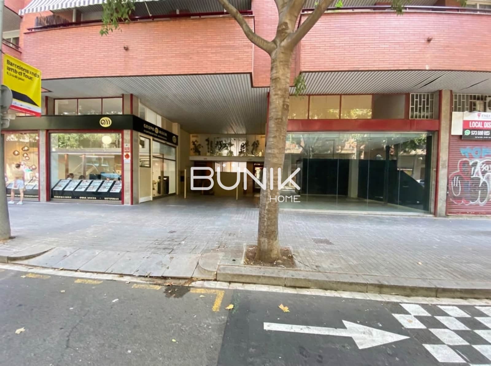 2 bedroom Commercial for rent in Barcelona city - € 1,400 (Ref: 9944937)