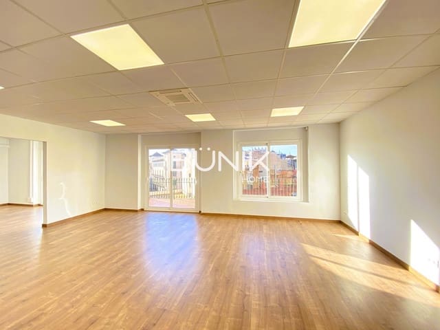 3 soveværelse Kontor til leje i Sant Pere, Santa Caterina i La Ribera, Barcelona by med garage - € 2.000 (Ref: 9956636)