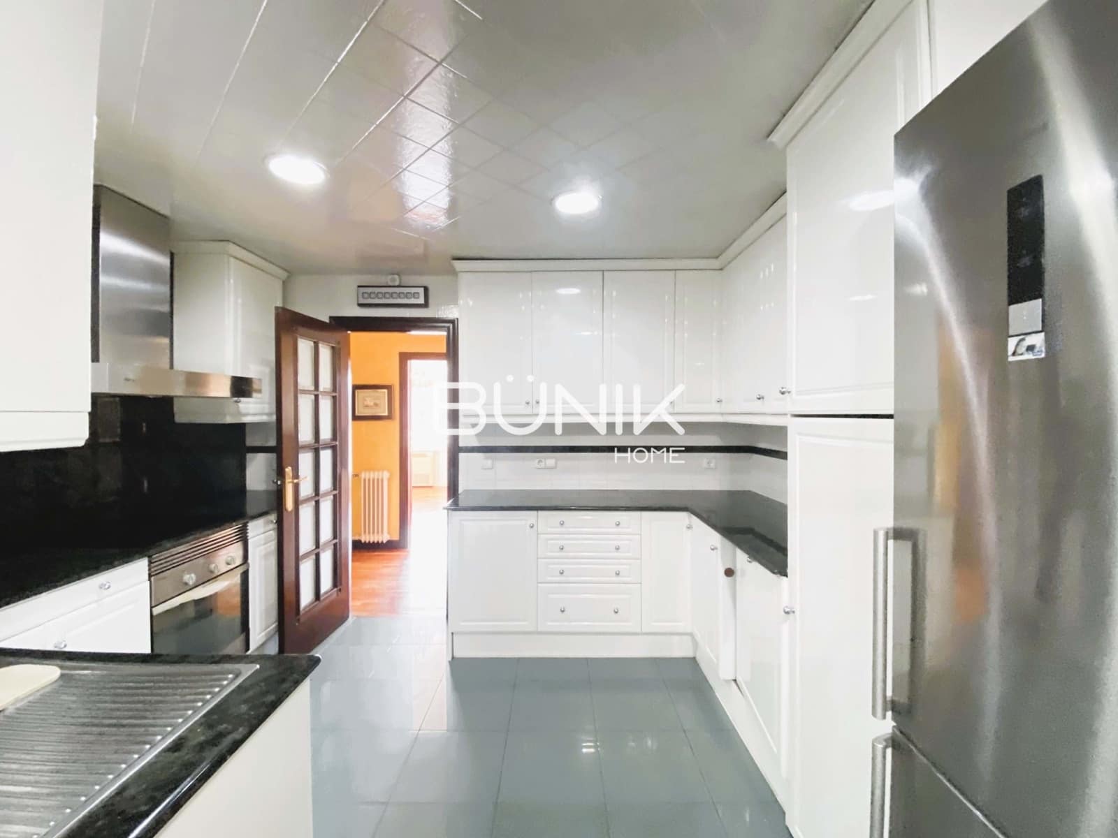 3 soveværelse Lejlighed til leje i Barcelona by med garage - € 3.500 (Ref: 9958841)