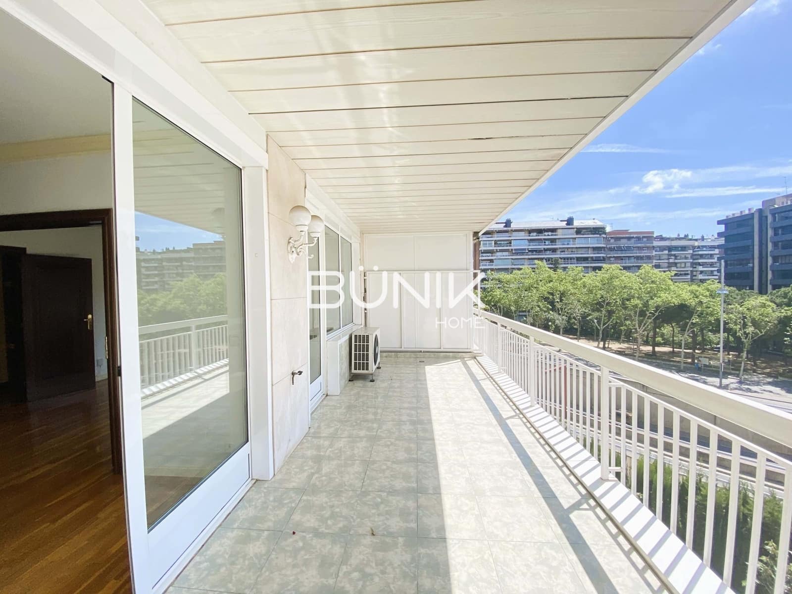 3 soveværelse Lejlighed til leje i Barcelona by med garage - € 3.500 (Ref: 9958841)