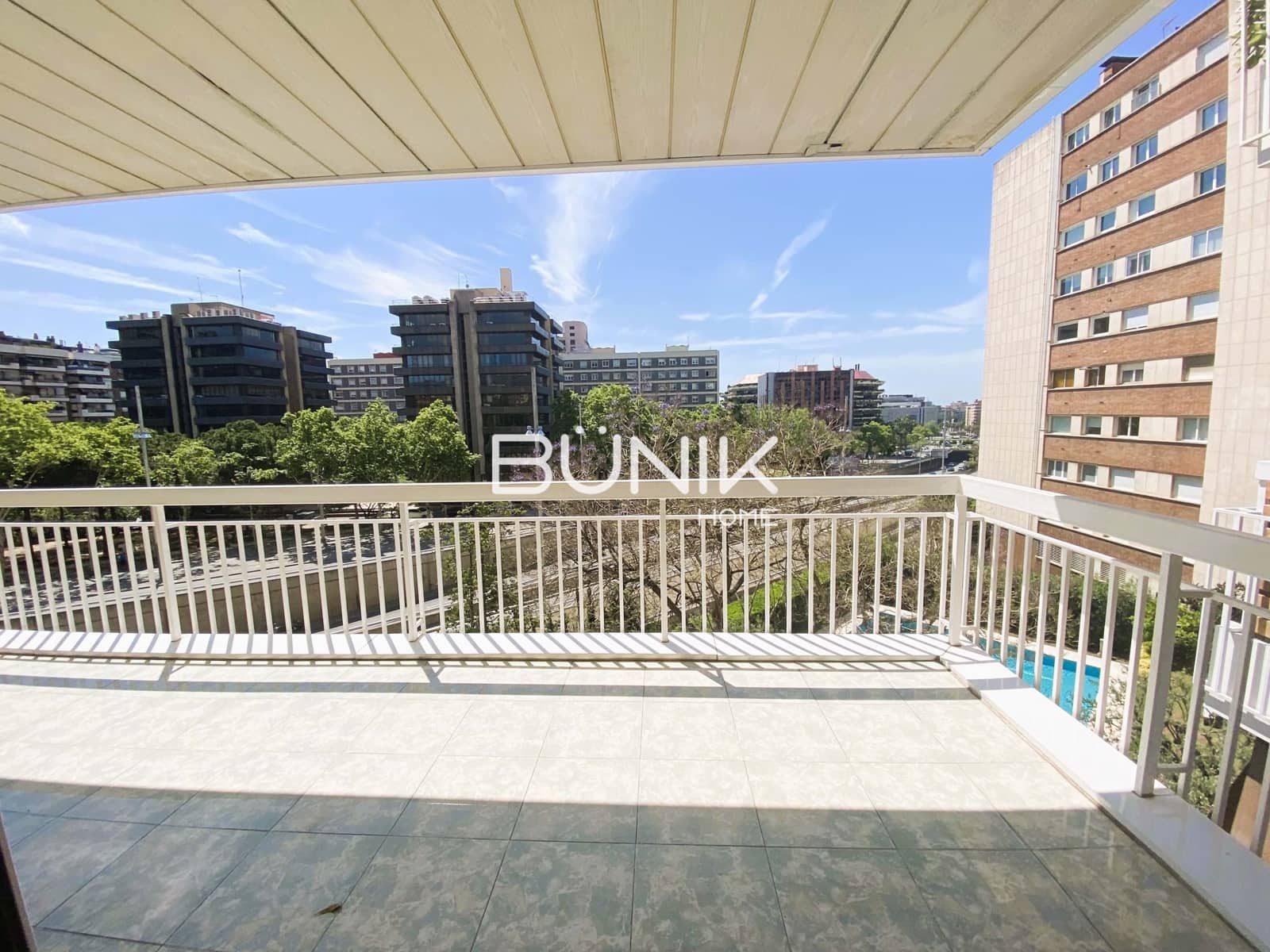 3 soveværelse Lejlighed til leje i Barcelona by med garage - € 3.500 (Ref: 9958841)
