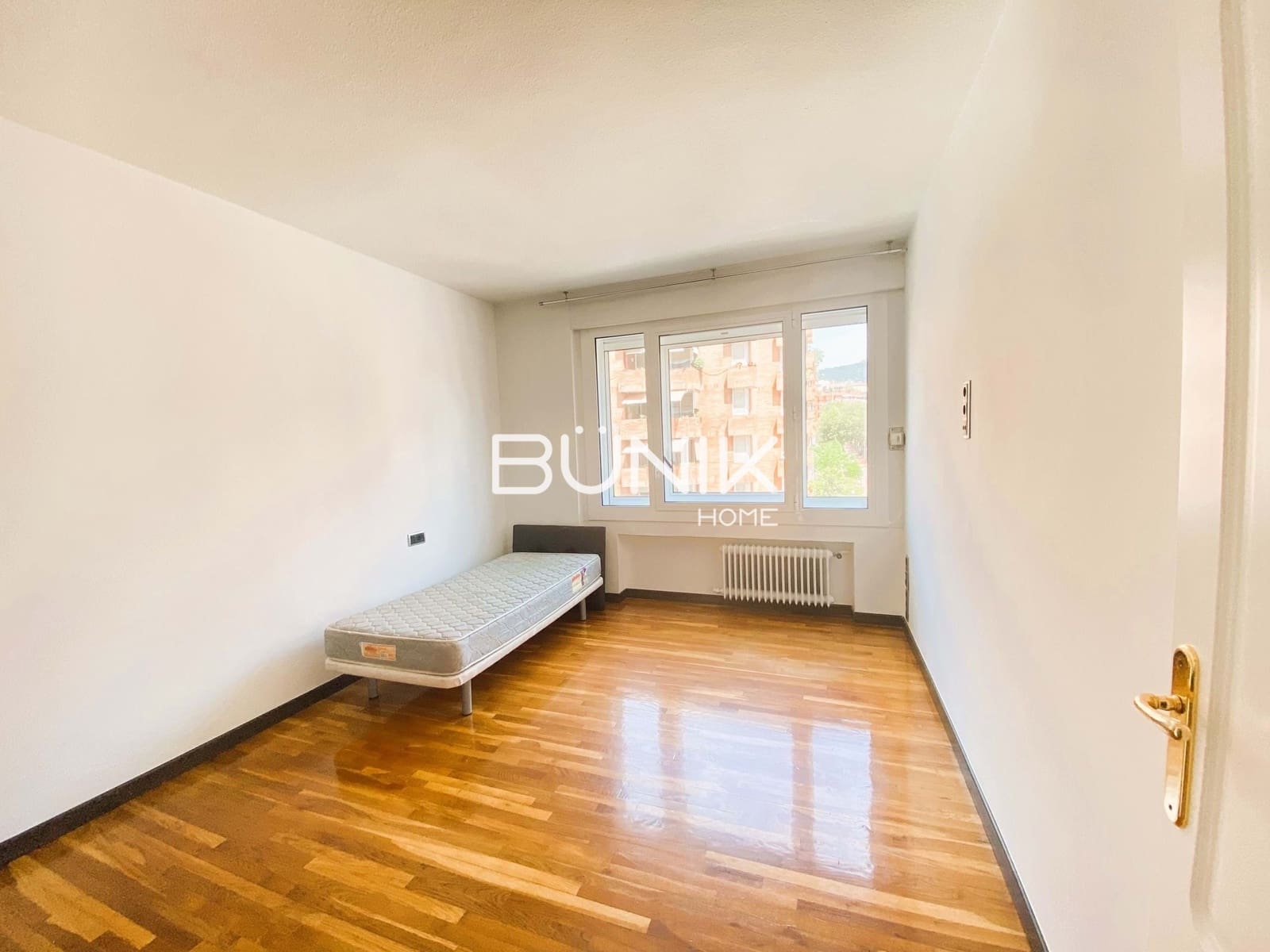 3 soveværelse Lejlighed til leje i Barcelona by med garage - € 3.500 (Ref: 9958841)