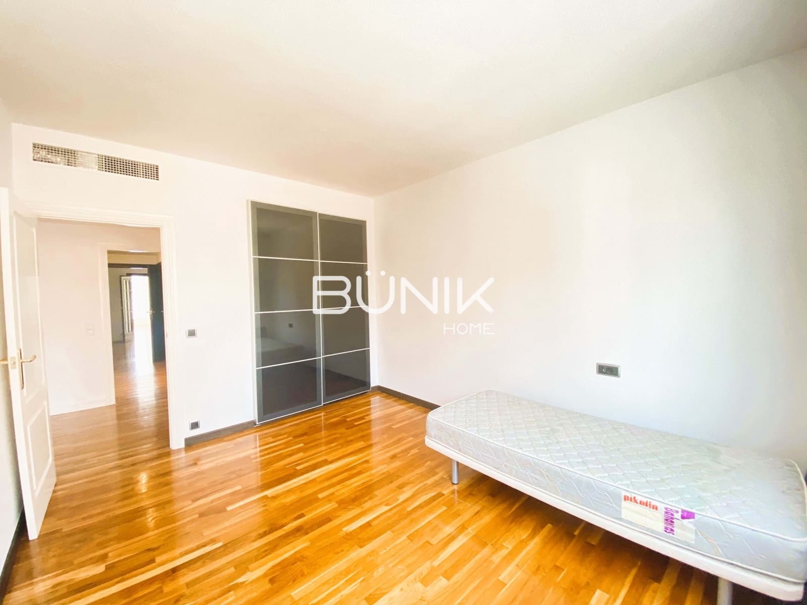 3 soveværelse Lejlighed til leje i Barcelona by med garage - € 3.500 (Ref: 9958841)