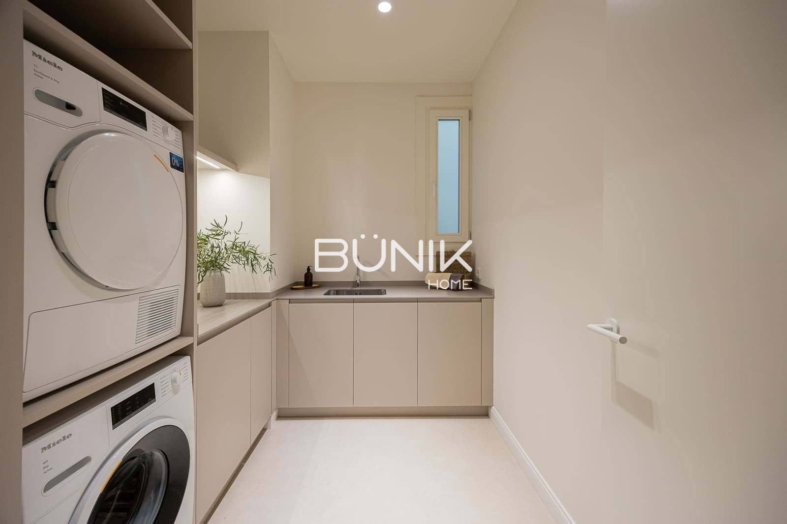 4 slaapkamer Flat te koop in Barcelona stad - € 1.985.000 (Ref: 9964528)