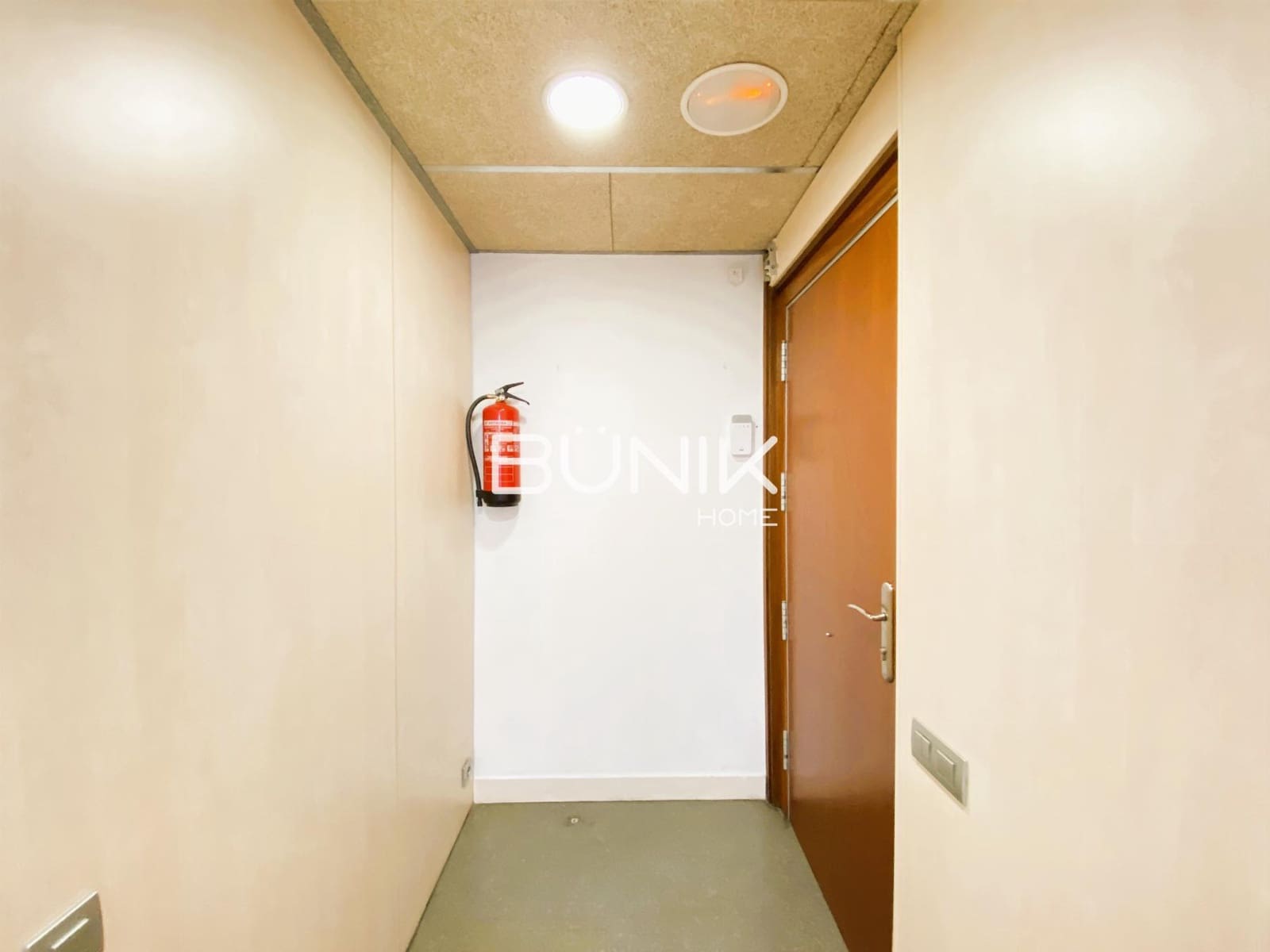 5 quarto Escritório para arrendar em Barcelona cidade - 1 600 € (Ref: 9974386)
