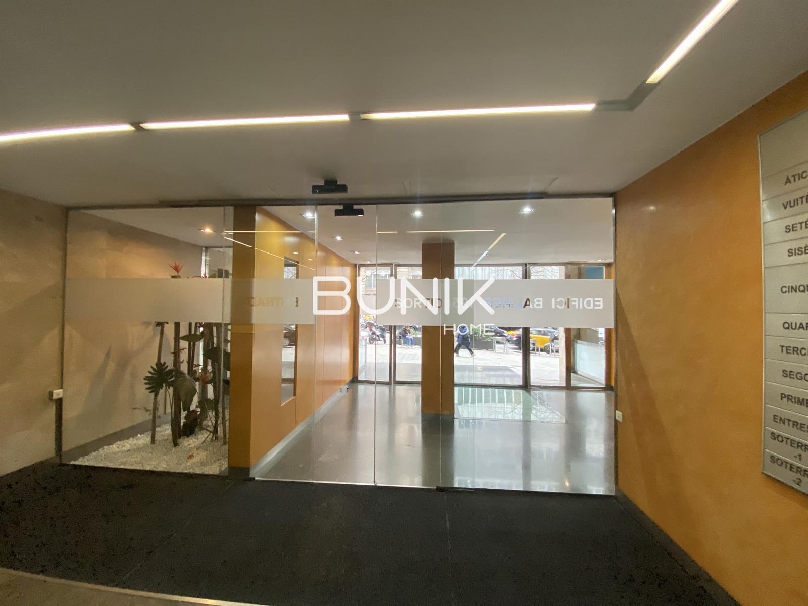 5 quarto Escritório para arrendar em Barcelona cidade - 1 600 € (Ref: 9974386)