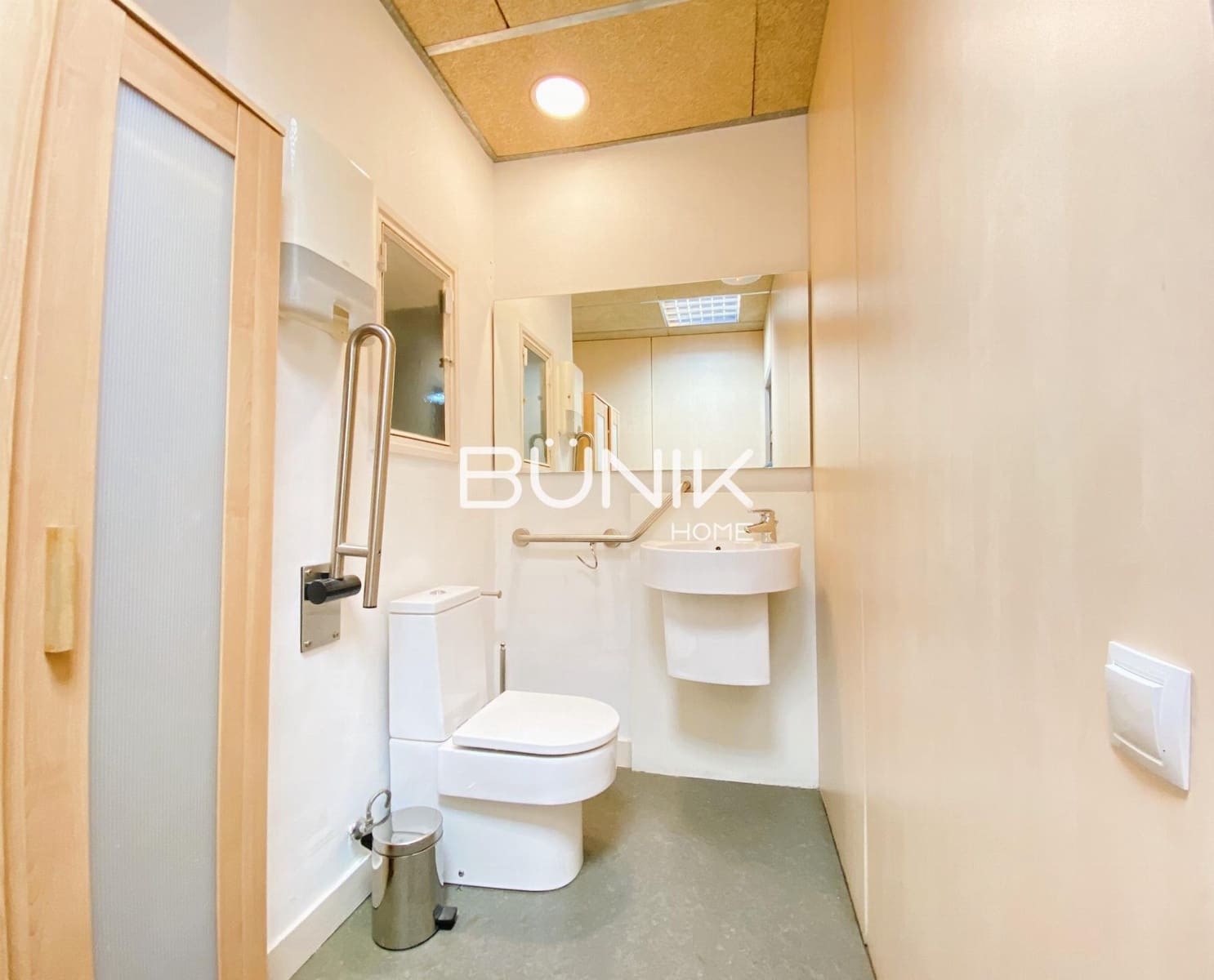 5 quarto Escritório para arrendar em Barcelona cidade - 1 600 € (Ref: 9974386)