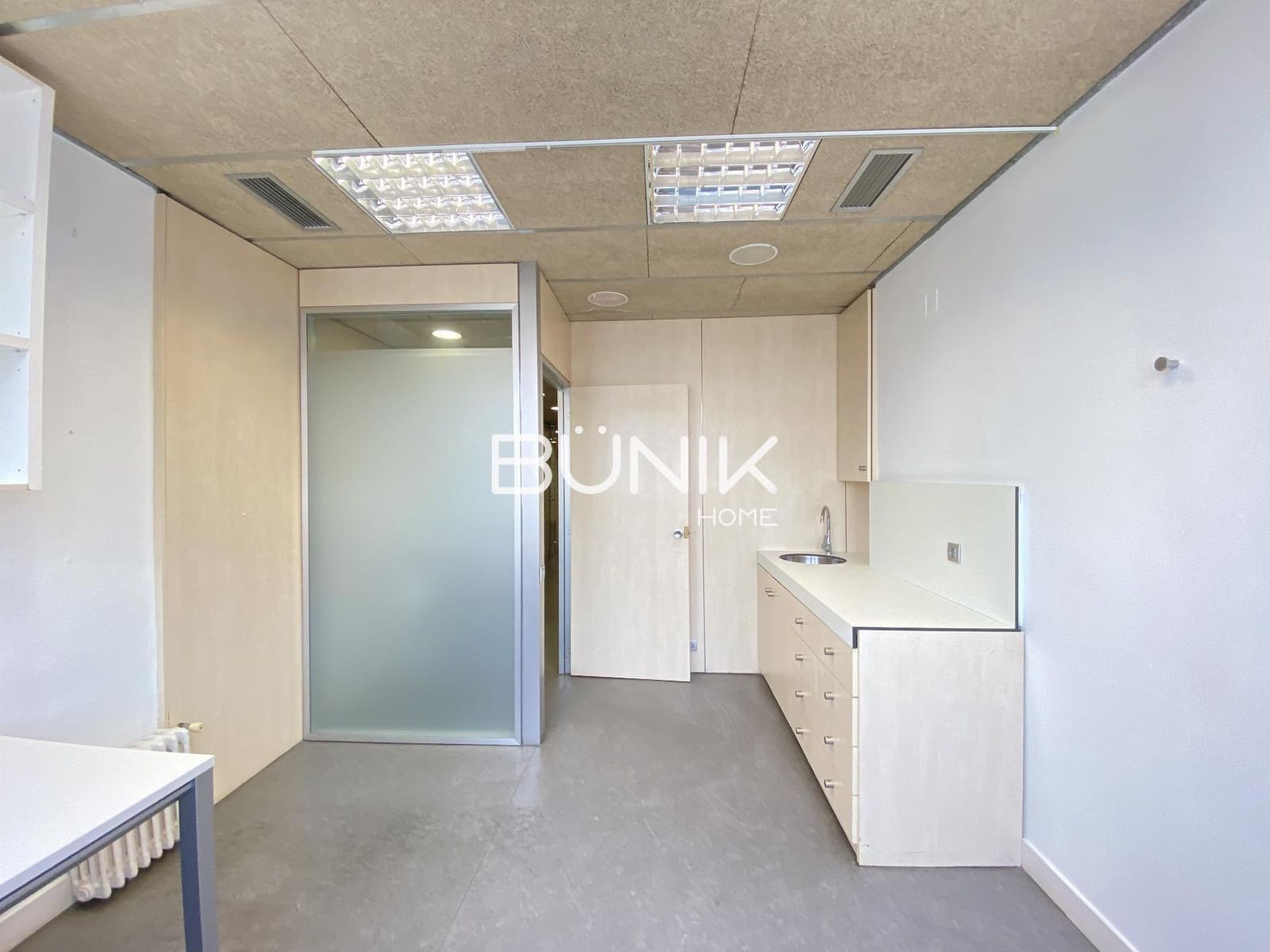 5 quarto Escritório para arrendar em Barcelona cidade - 1 600 € (Ref: 9974386)