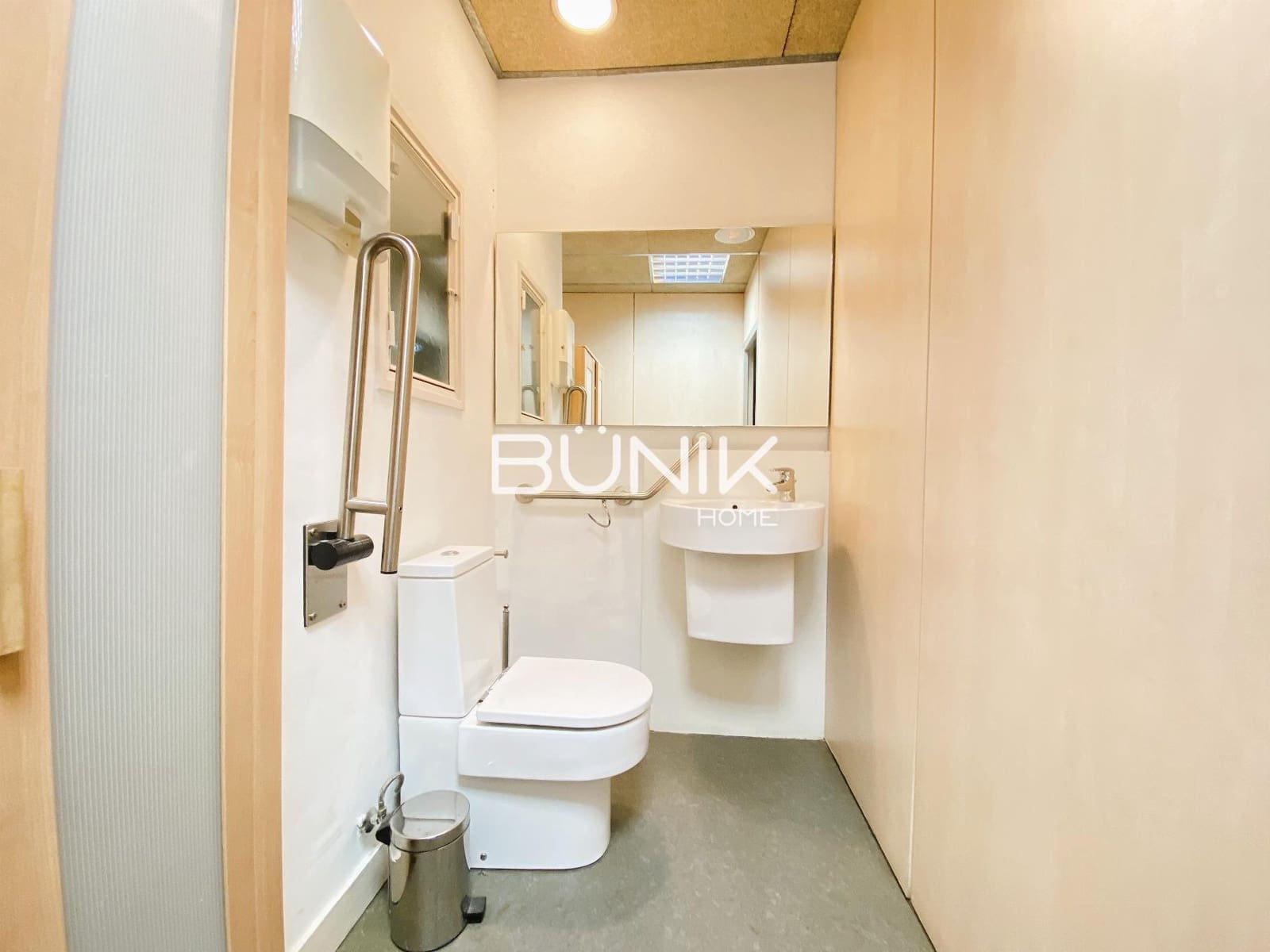 5 quarto Escritório para arrendar em Barcelona cidade - 1 600 € (Ref: 9974386)