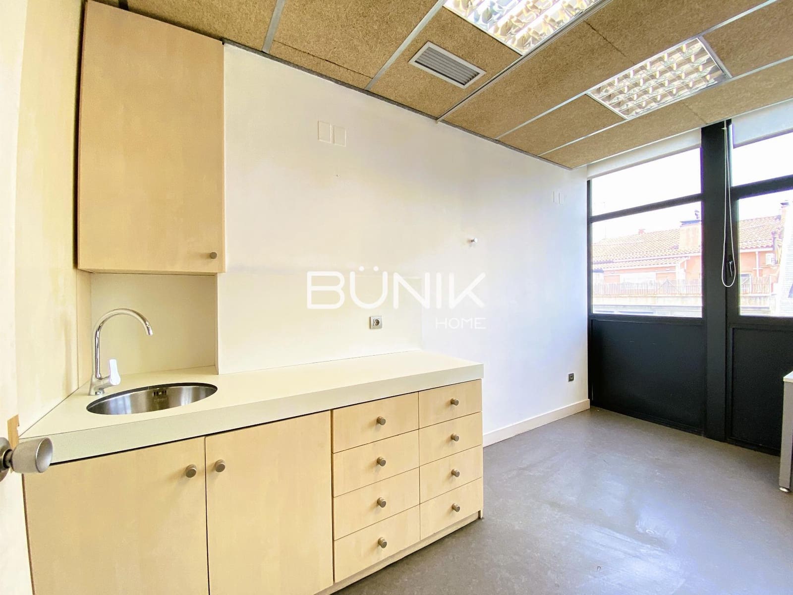 5 quarto Escritório para arrendar em Barcelona cidade - 1 600 € (Ref: 9974386)