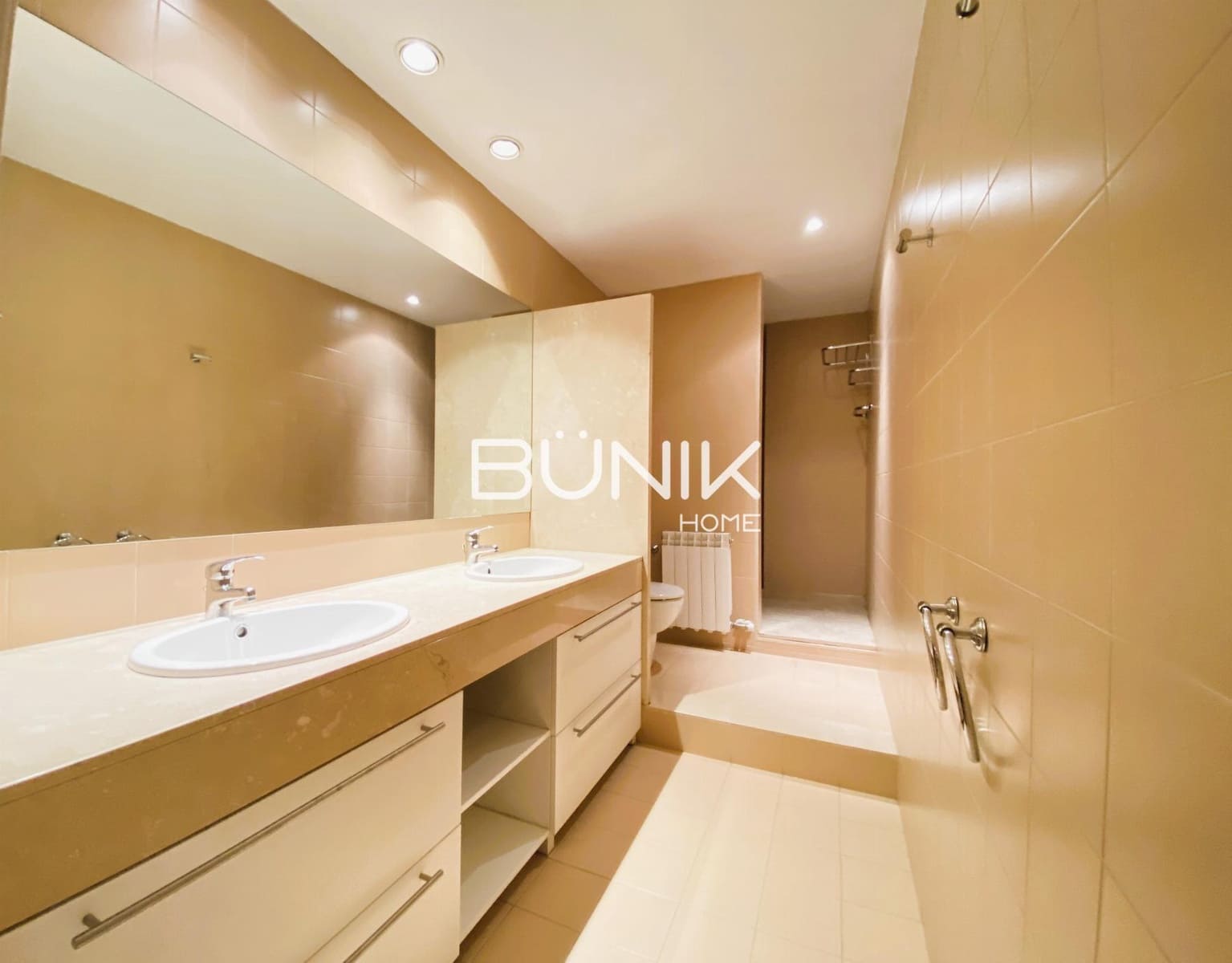 4 soveværelse Penthouse til leje i Barcelona by - € 2.910 (Ref: 9978923)