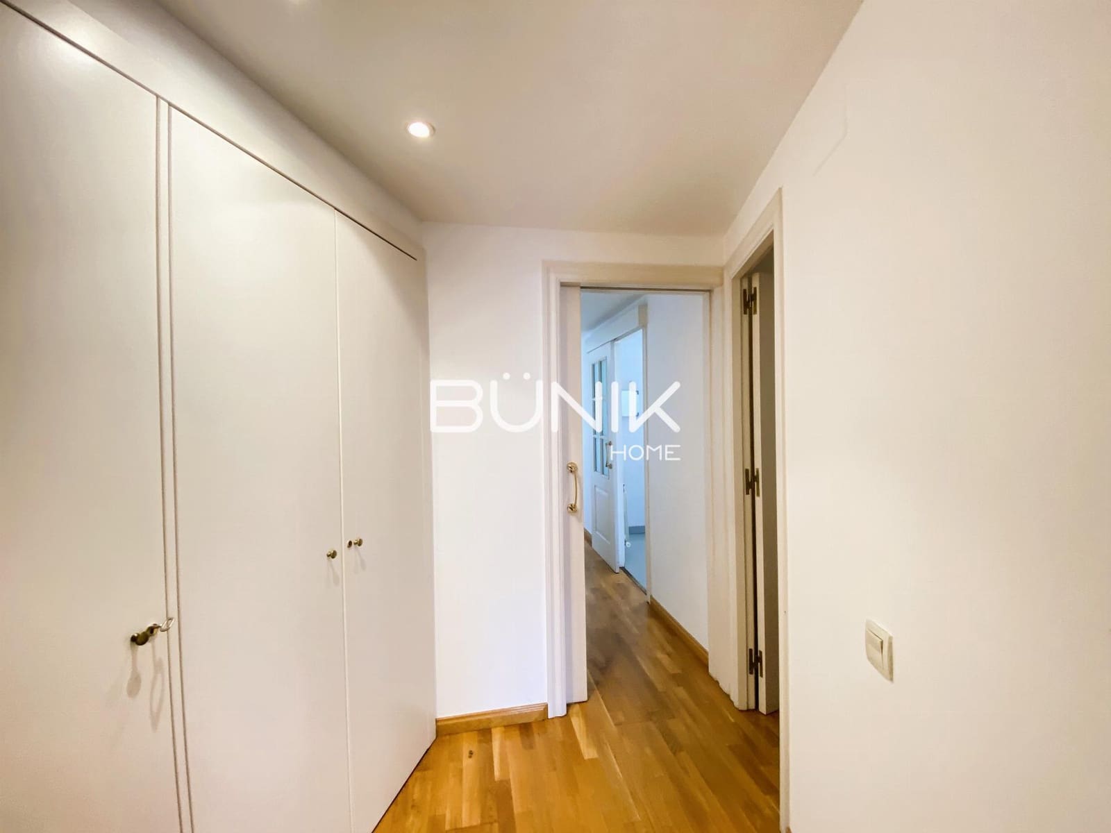 4 soveværelse Penthouse til leje i Barcelona by - € 2.910 (Ref: 9978923)