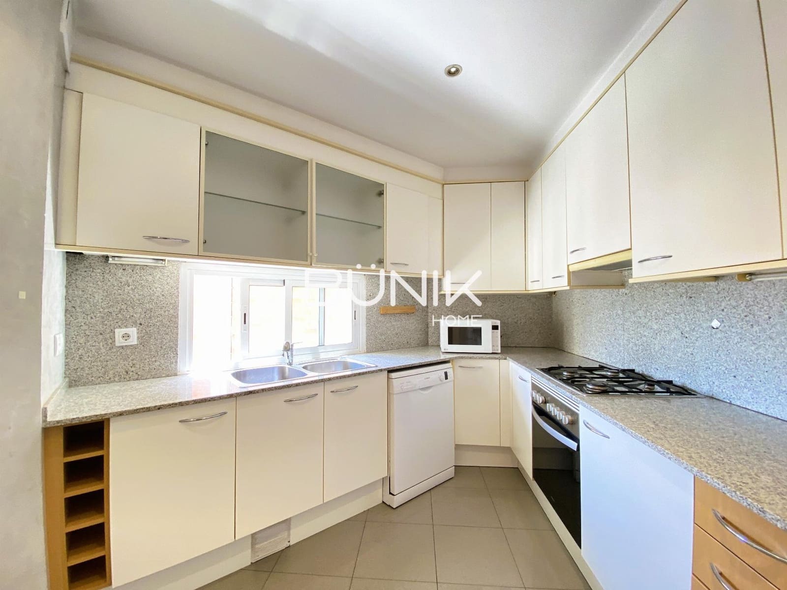 4 soveværelse Penthouse til leje i Barcelona by - € 2.910 (Ref: 9978923)