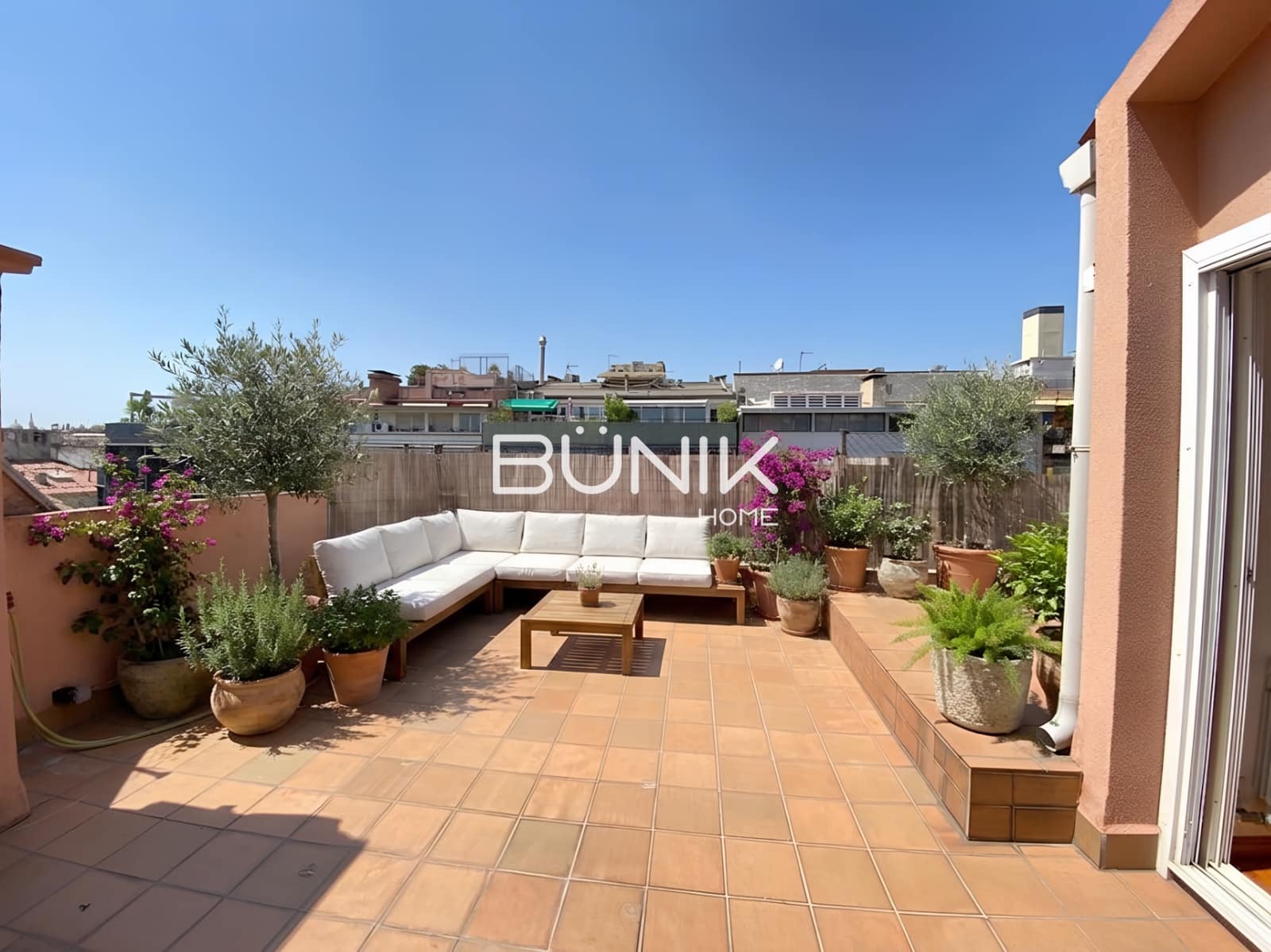 4 soveværelse Penthouse til leje i Barcelona by - € 2.910 (Ref: 9978923)