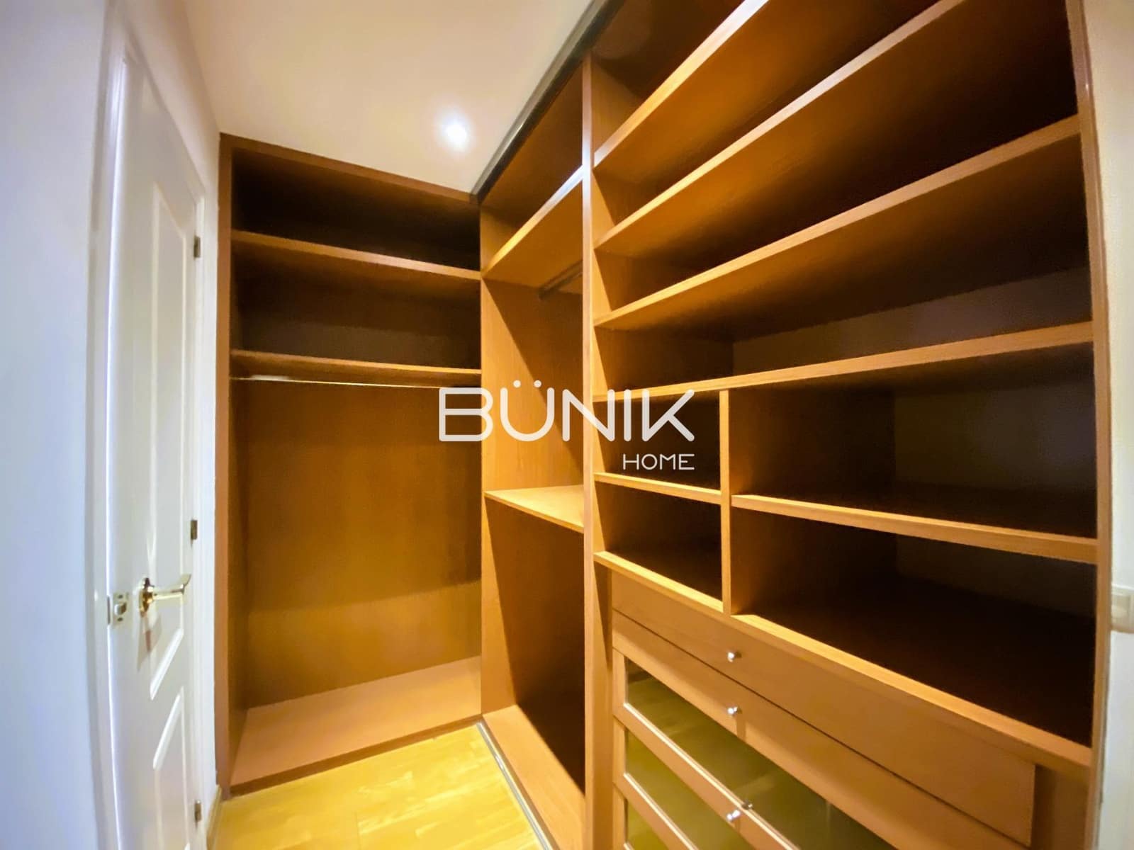 4 soveværelse Penthouse til leje i Barcelona by - € 2.910 (Ref: 9978923)