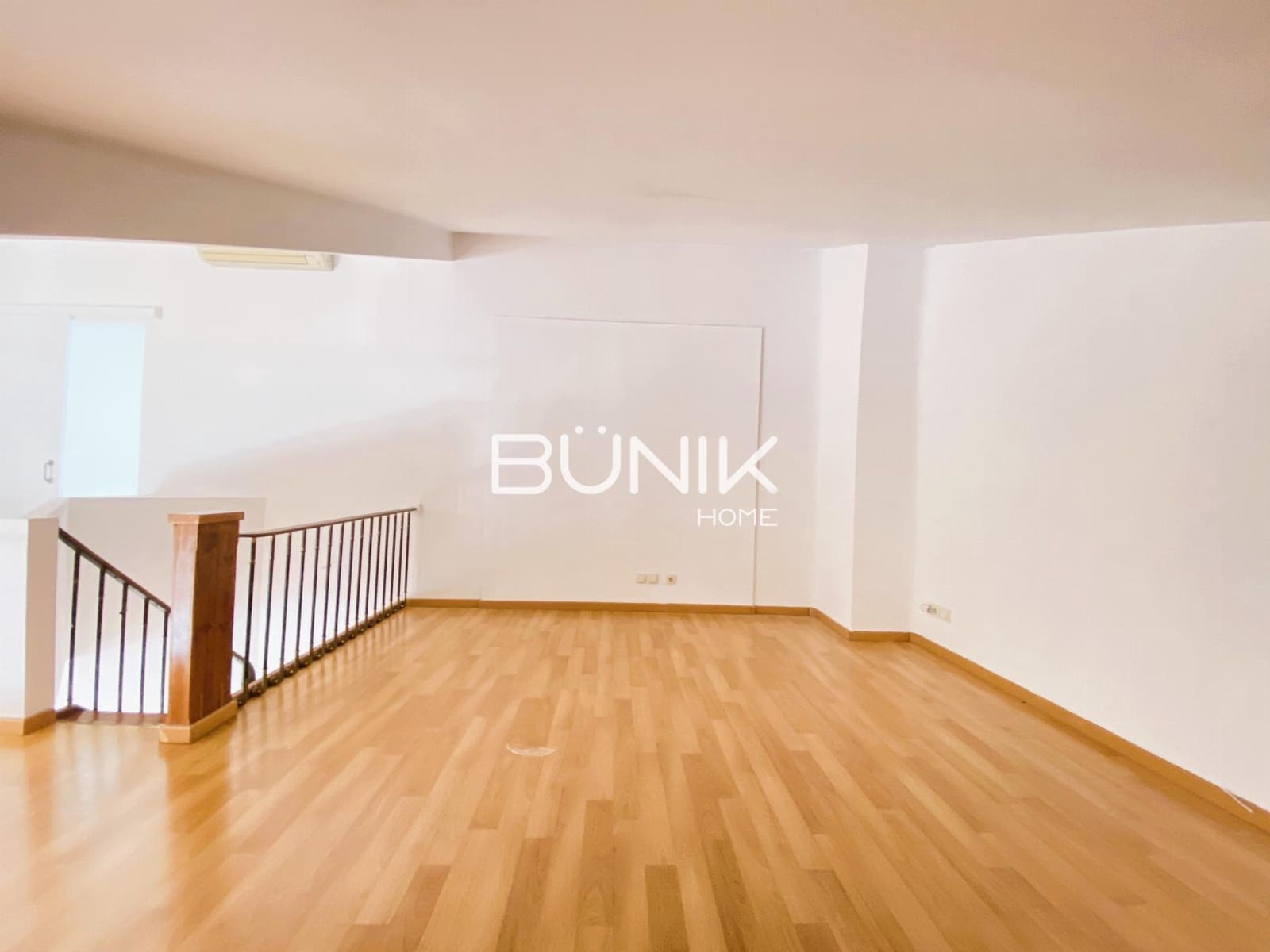 4 soveværelse Penthouse til leje i Barcelona by - € 2.910 (Ref: 9978923)