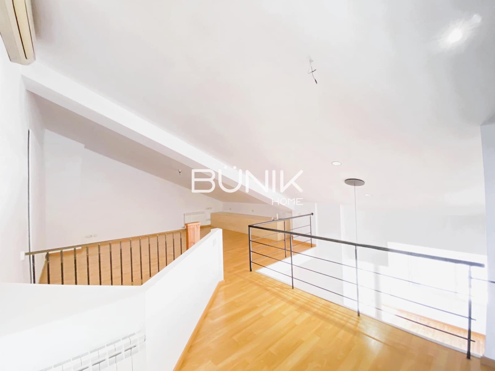 4 soveværelse Penthouse til leje i Barcelona by - € 2.910 (Ref: 9978923)