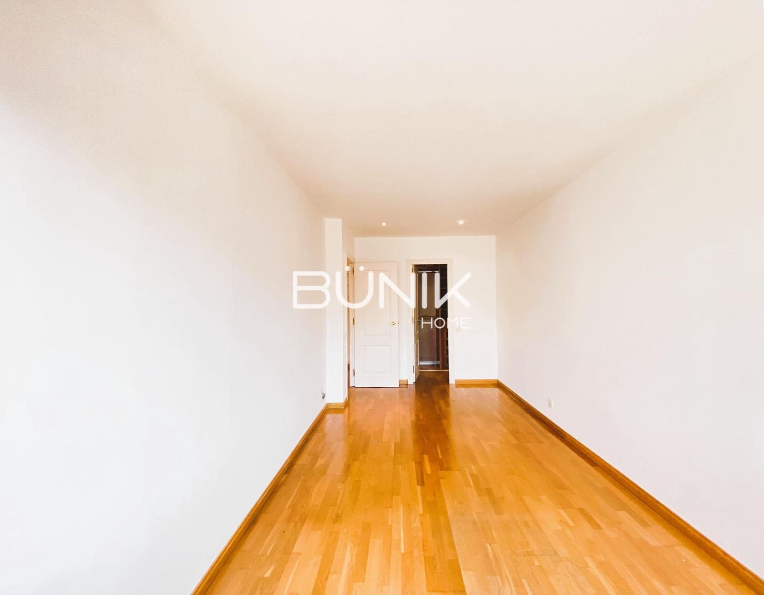 4 soveværelse Penthouse til leje i Barcelona by - € 2.910 (Ref: 9978923)