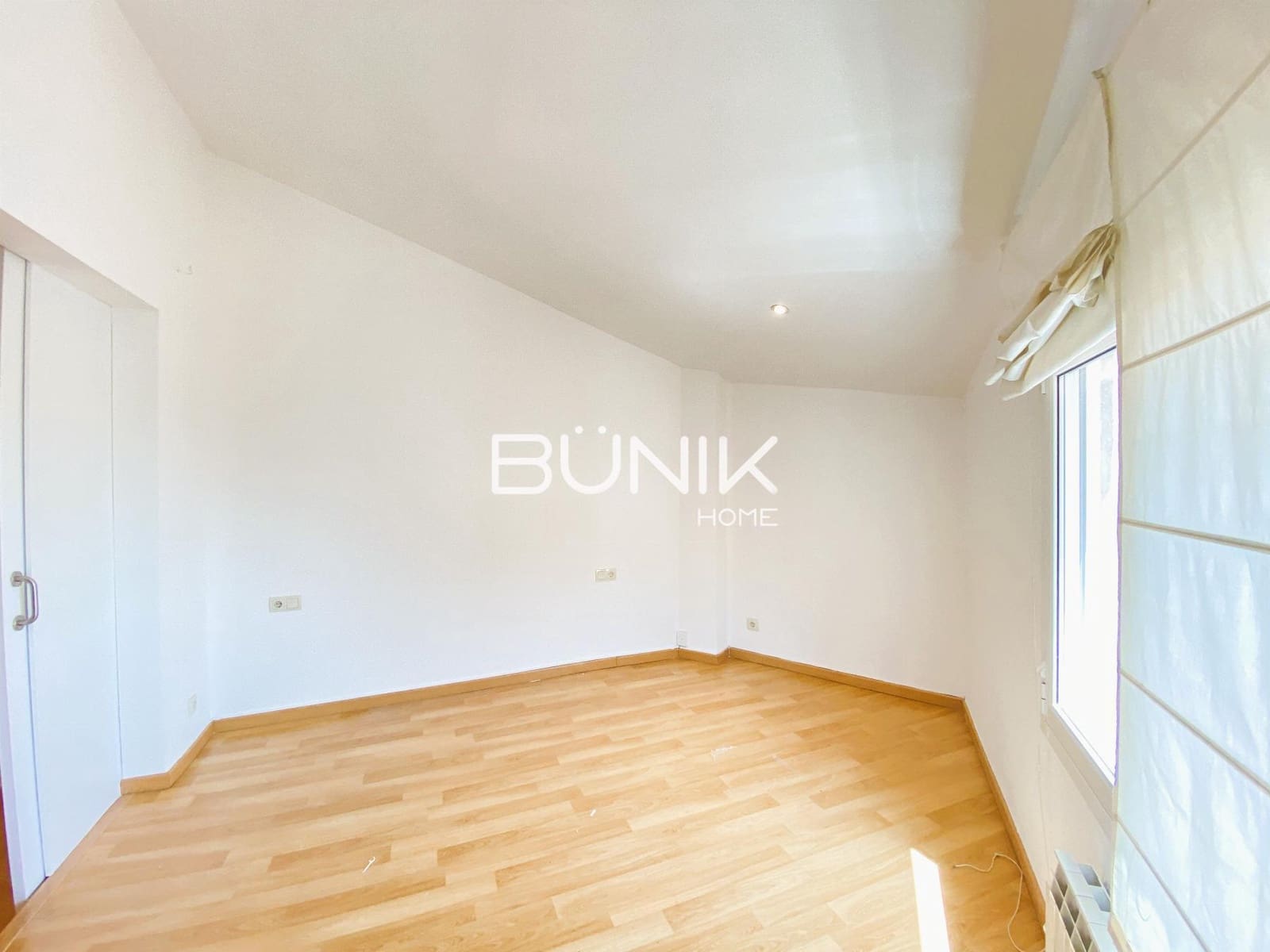 4 soveværelse Penthouse til leje i Barcelona by - € 2.910 (Ref: 9978923)