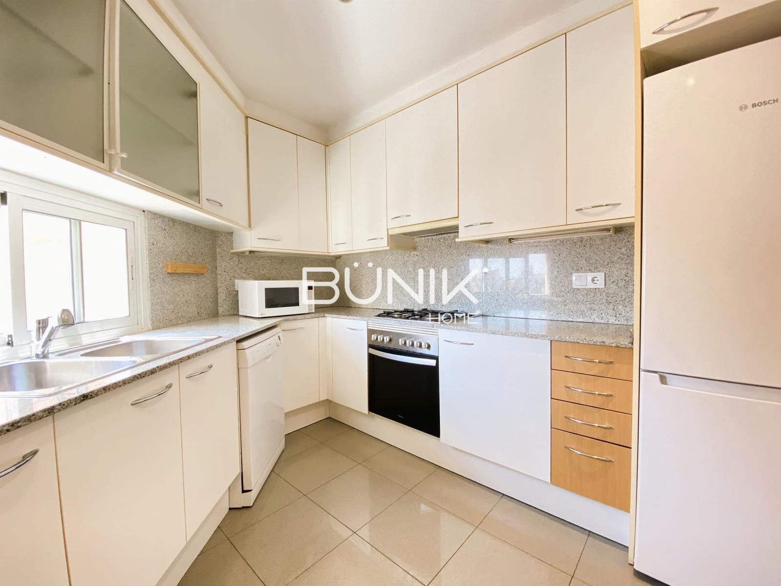 4 soveværelse Penthouse til leje i Barcelona by - € 2.910 (Ref: 9978923)
