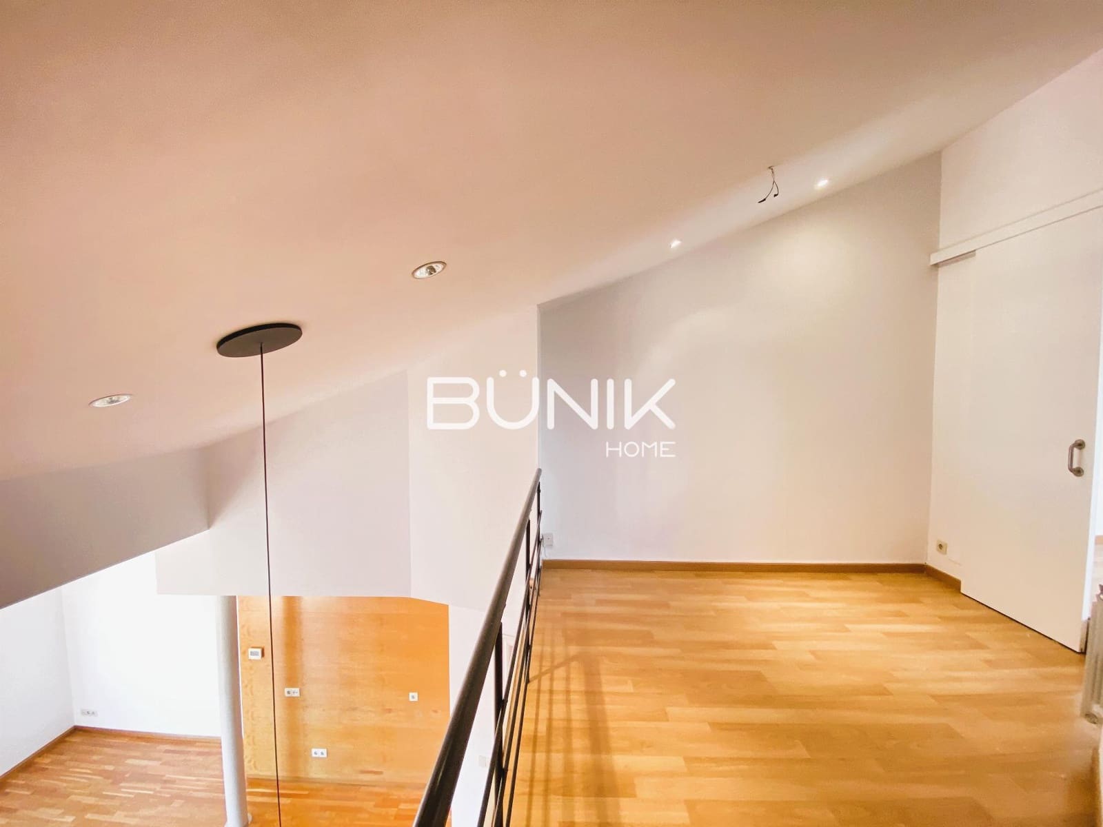 4 soveværelse Penthouse til leje i Barcelona by - € 2.910 (Ref: 9978923)