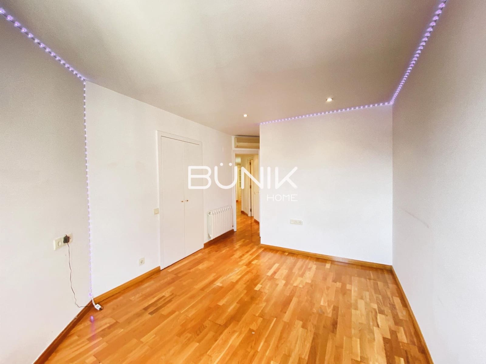 4 soveværelse Penthouse til leje i Barcelona by - € 2.910 (Ref: 9978923)