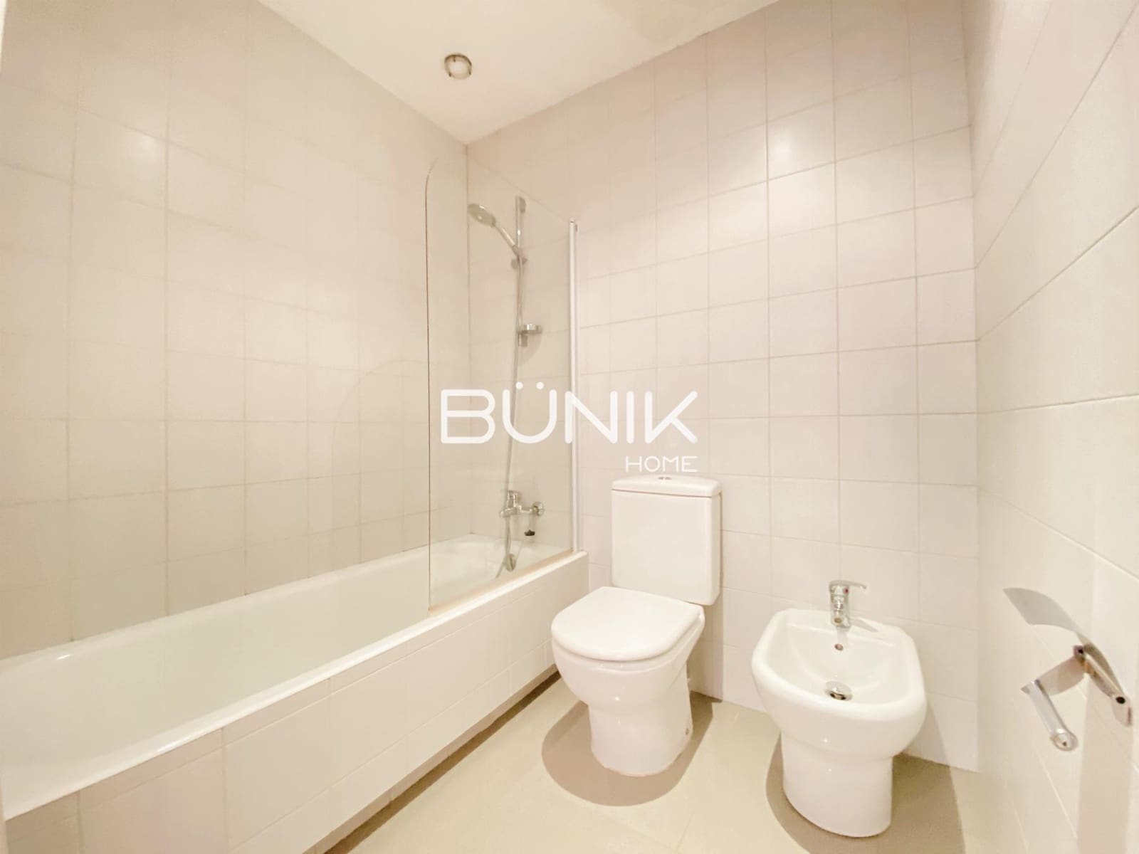 4 soveværelse Penthouse til leje i Barcelona by - € 2.910 (Ref: 9978923)