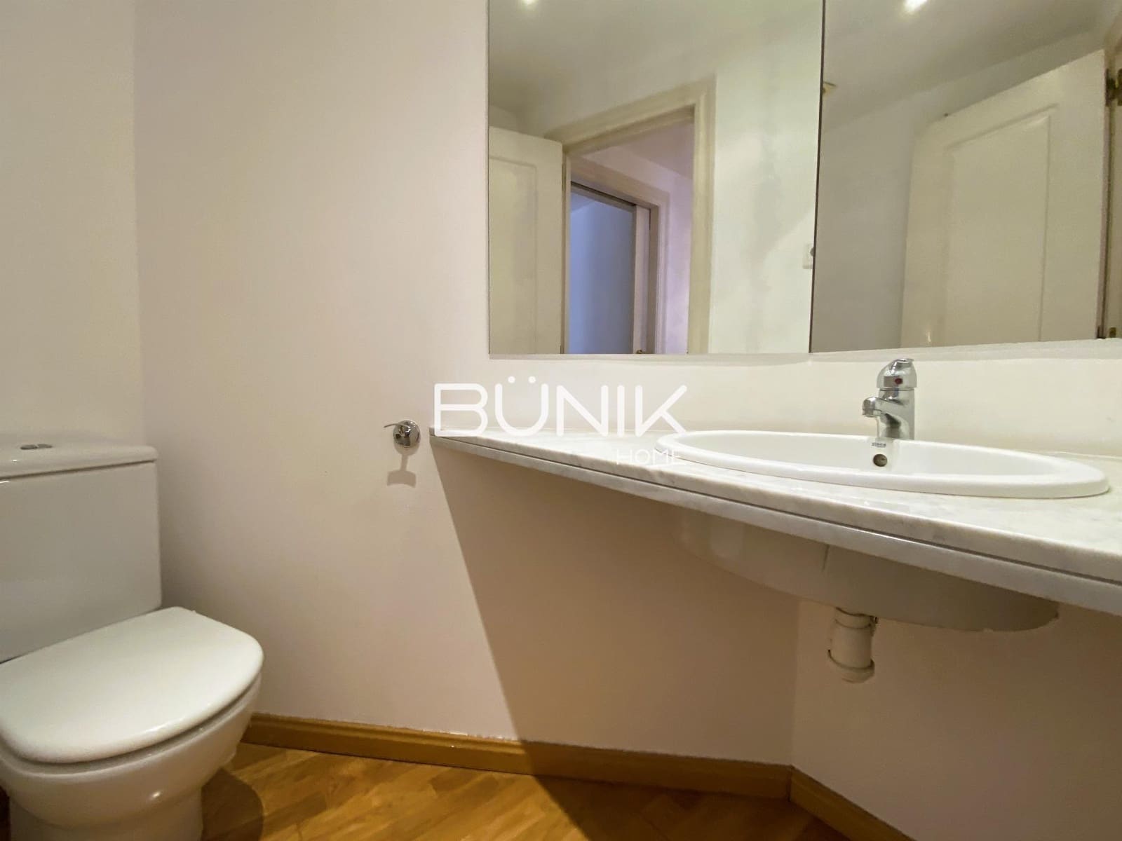 4 soveværelse Penthouse til leje i Barcelona by - € 2.910 (Ref: 9978923)
