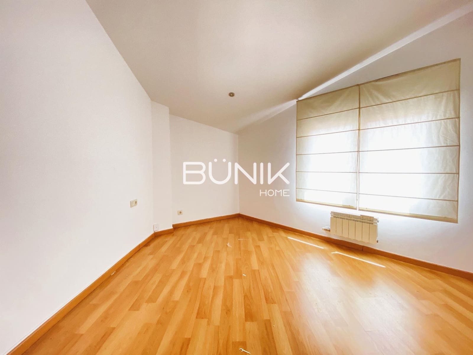 4 soveværelse Penthouse til leje i Barcelona by - € 2.910 (Ref: 9978923)