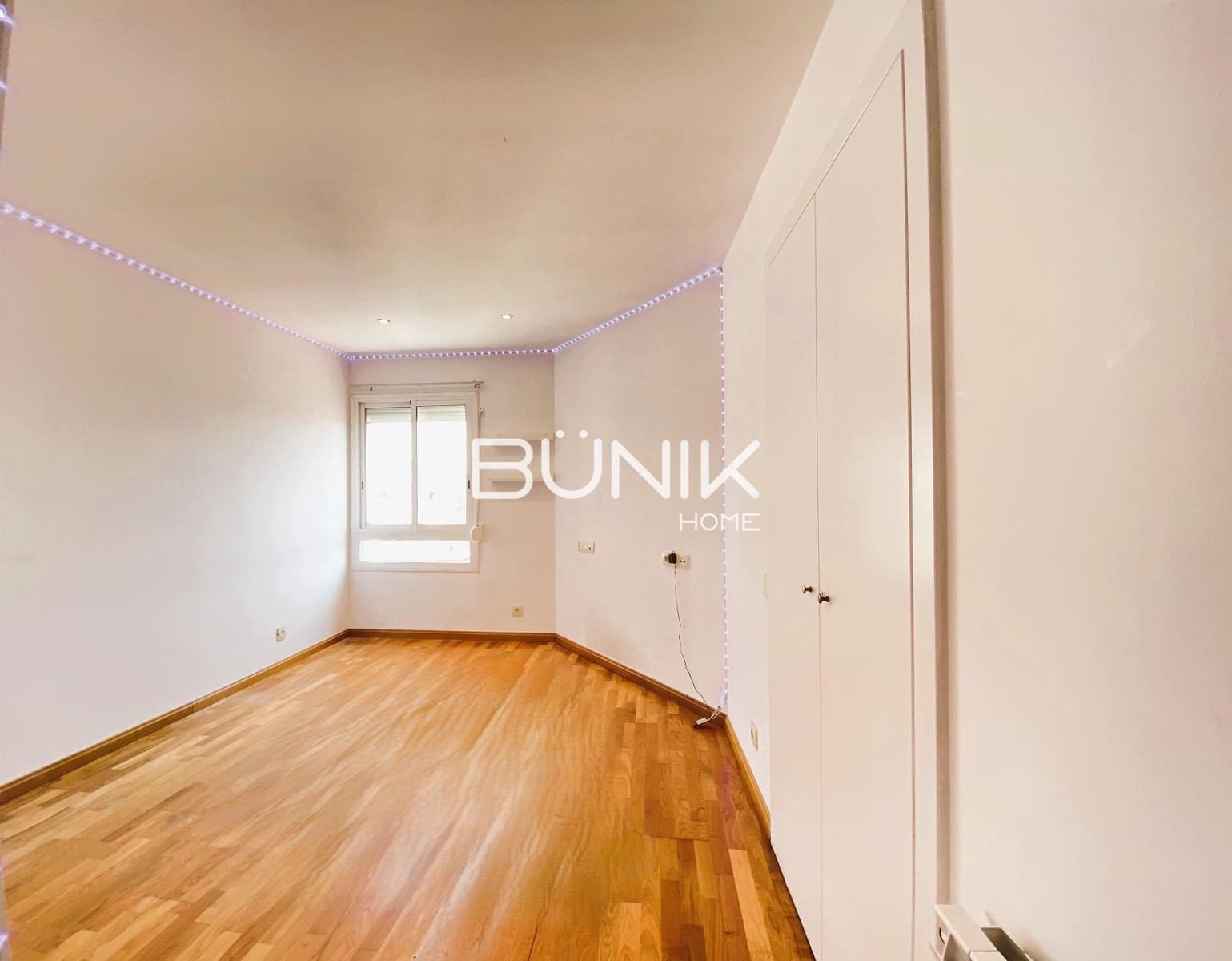 4 soveværelse Penthouse til leje i Barcelona by - € 2.910 (Ref: 9978923)