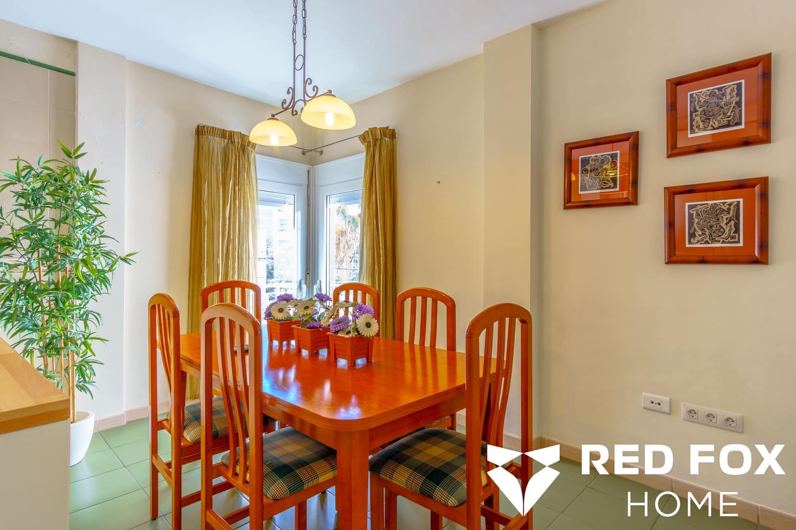 3 soveværelse Byhus til salg i Santa Cruz de Tenerife med garage - € 670.000 (Ref: 10111897)