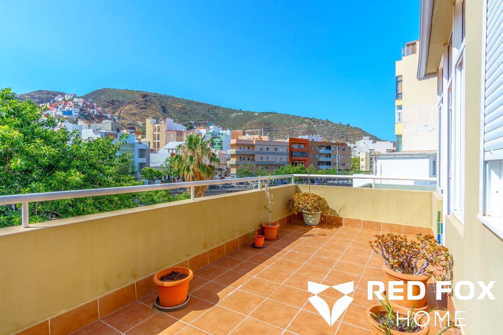 3 soveværelse Byhus til salg i Santa Cruz de Tenerife med garage - € 670.000 (Ref: 10111897)